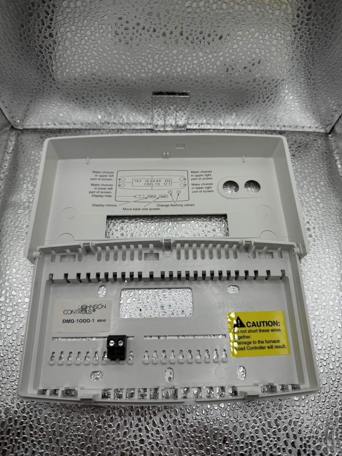 JOHNSON CONTROLS THERMOSTAT WALL MOUNT ENHANCED CUSTOMER INTERFACE DMQ-1000-1