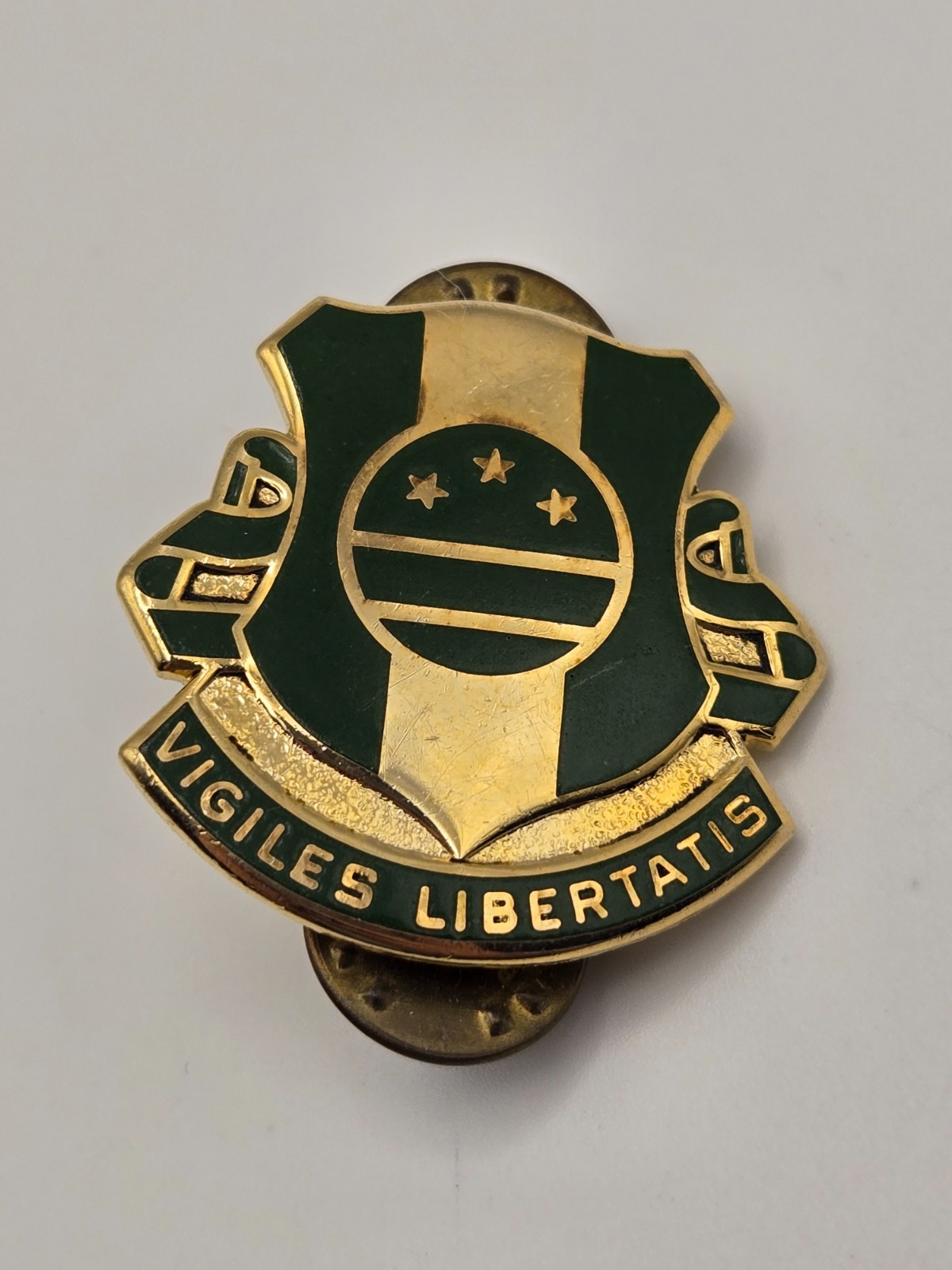 Vintage Army DUI Pin - "Vigiles Libertatis" 167th Military Police Battalion