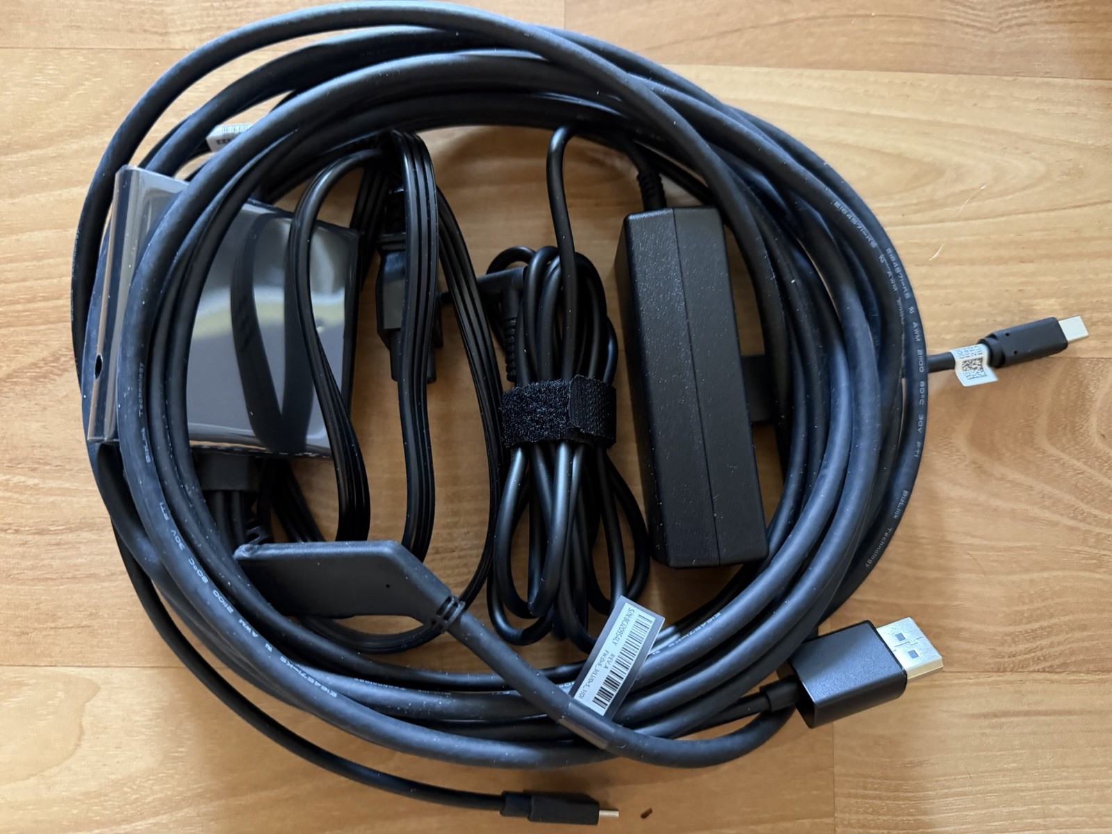HP Reverb G2 V2 Virtual Reality Headset, Controllers, Box and Cables - NEW