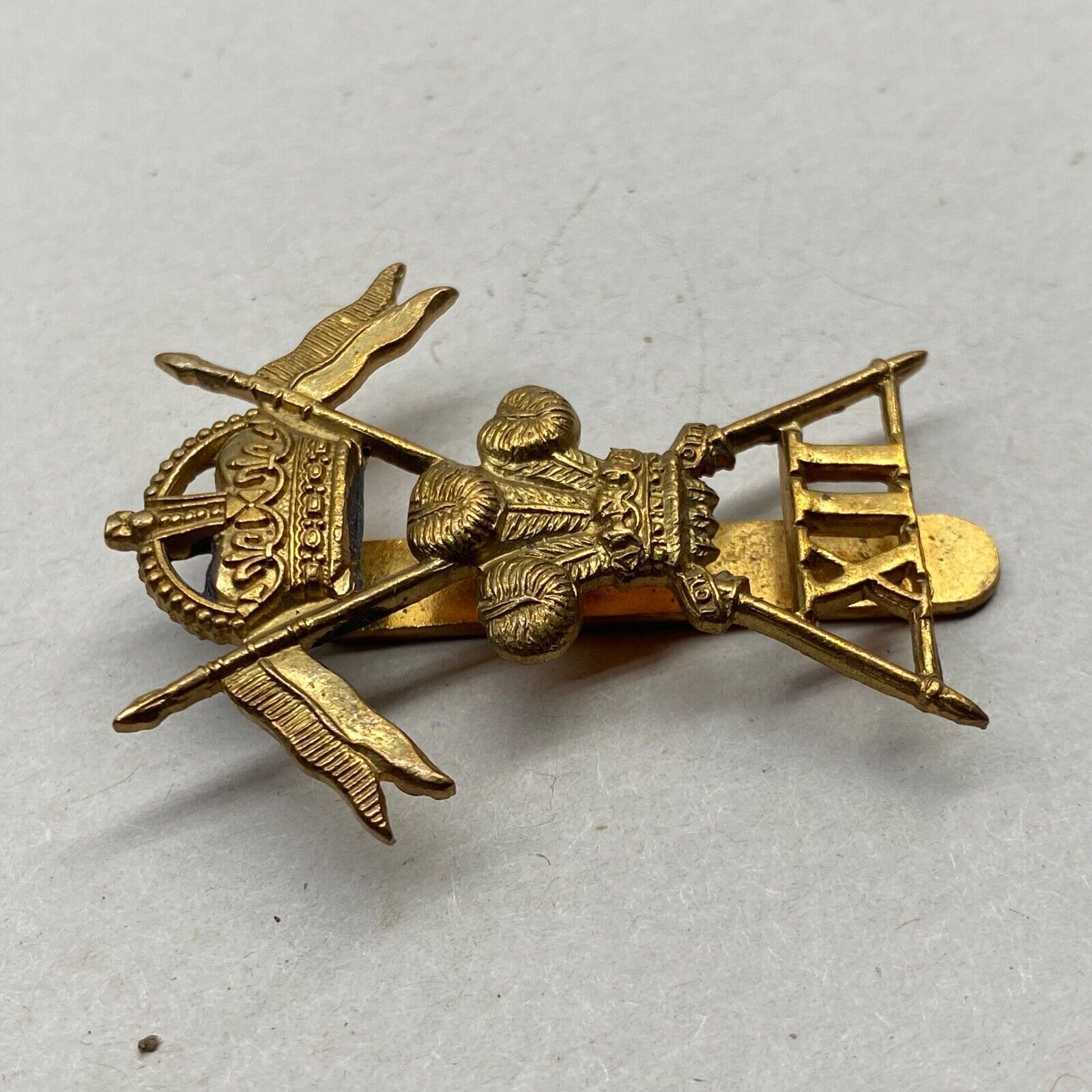 WW1 / WW2 British Army 12th Lancers Brass Cap Badge