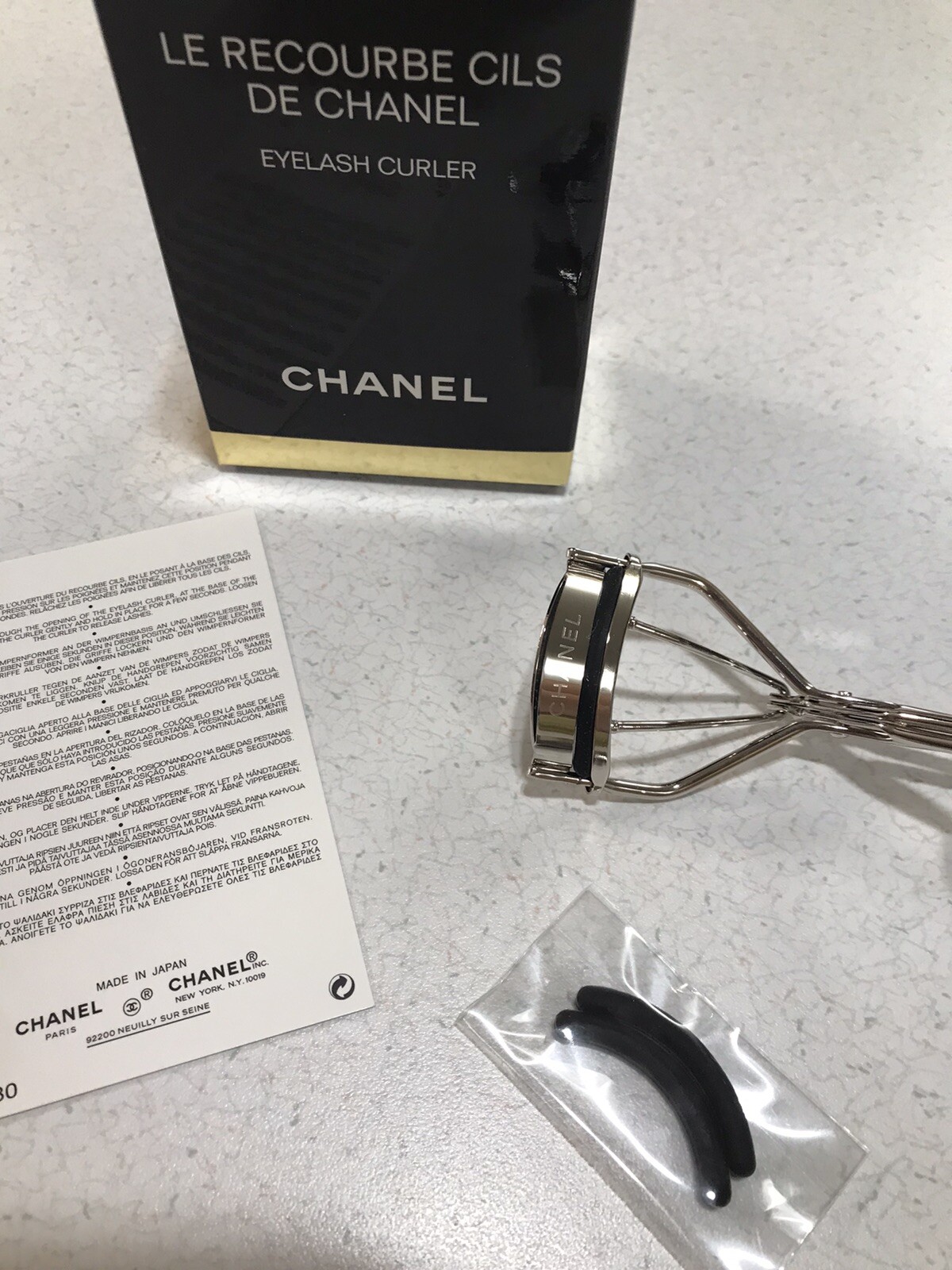 CHANEL LE RECOURBE CILS DE CHANEL Eyelash Curler w/ 2 Refill Pads **NEW IN BOX**