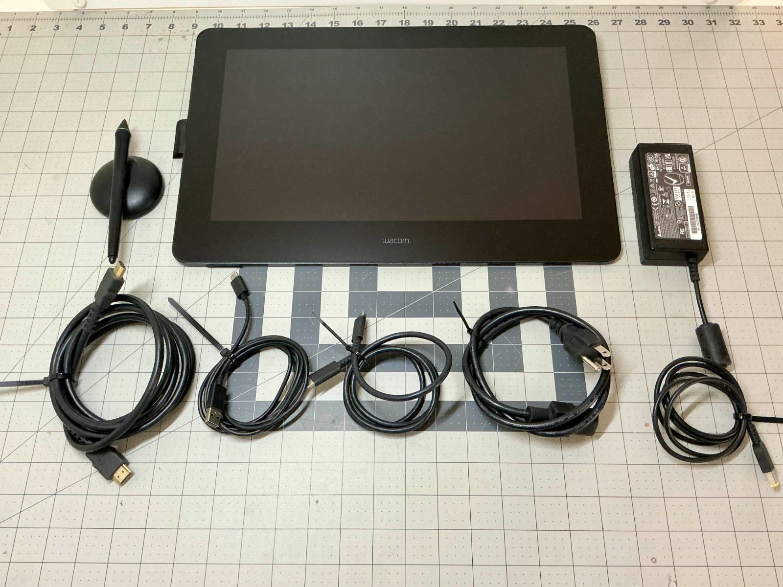 DEFECTIVE Wacom Cintiq Pro 16 Creative Pen and Touch Display 4K Drawing  G3D