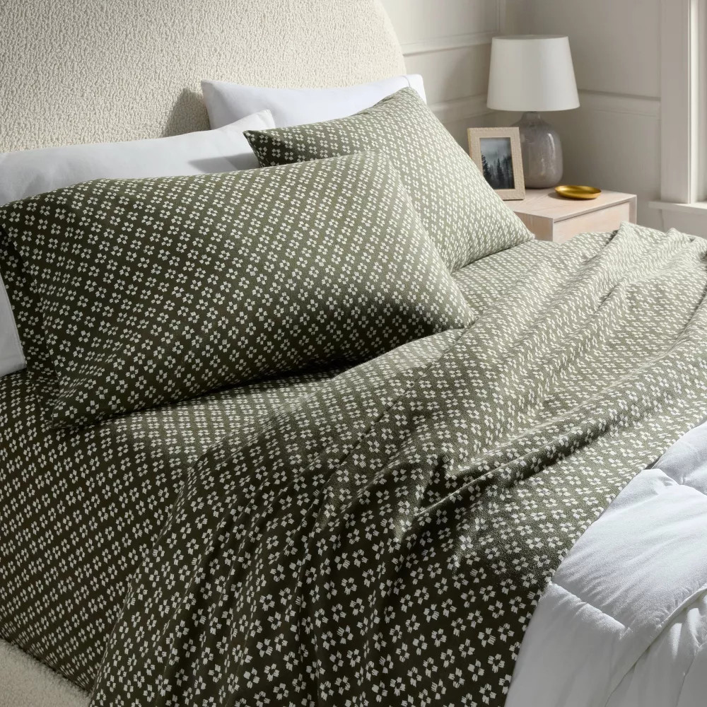 Queen Ultra Soft Flannel Sheet Set Green Geo - Threshold