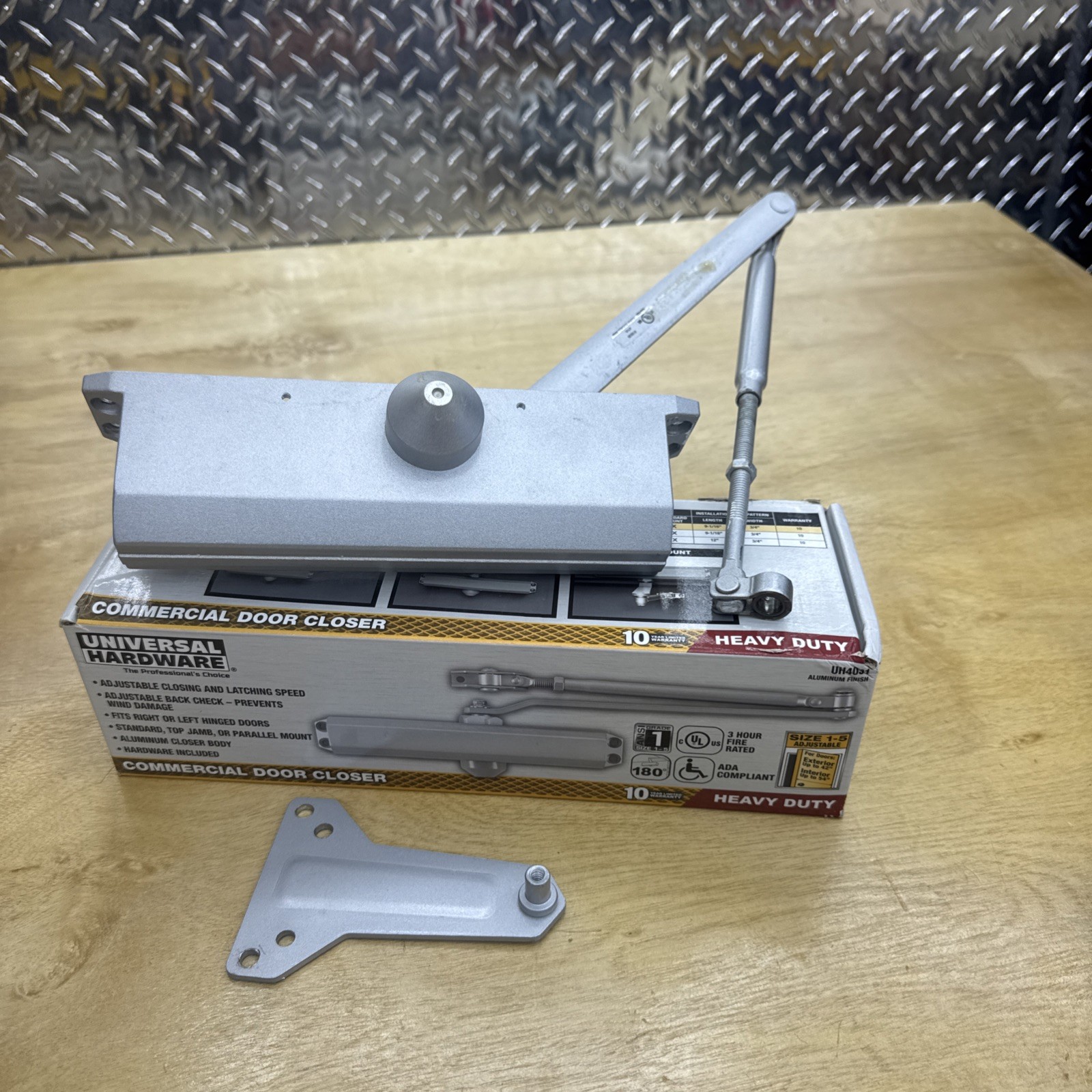 Universal Hardware Heavy-Duty Commercial Door Closer Aluminum UH4031 Read Descri