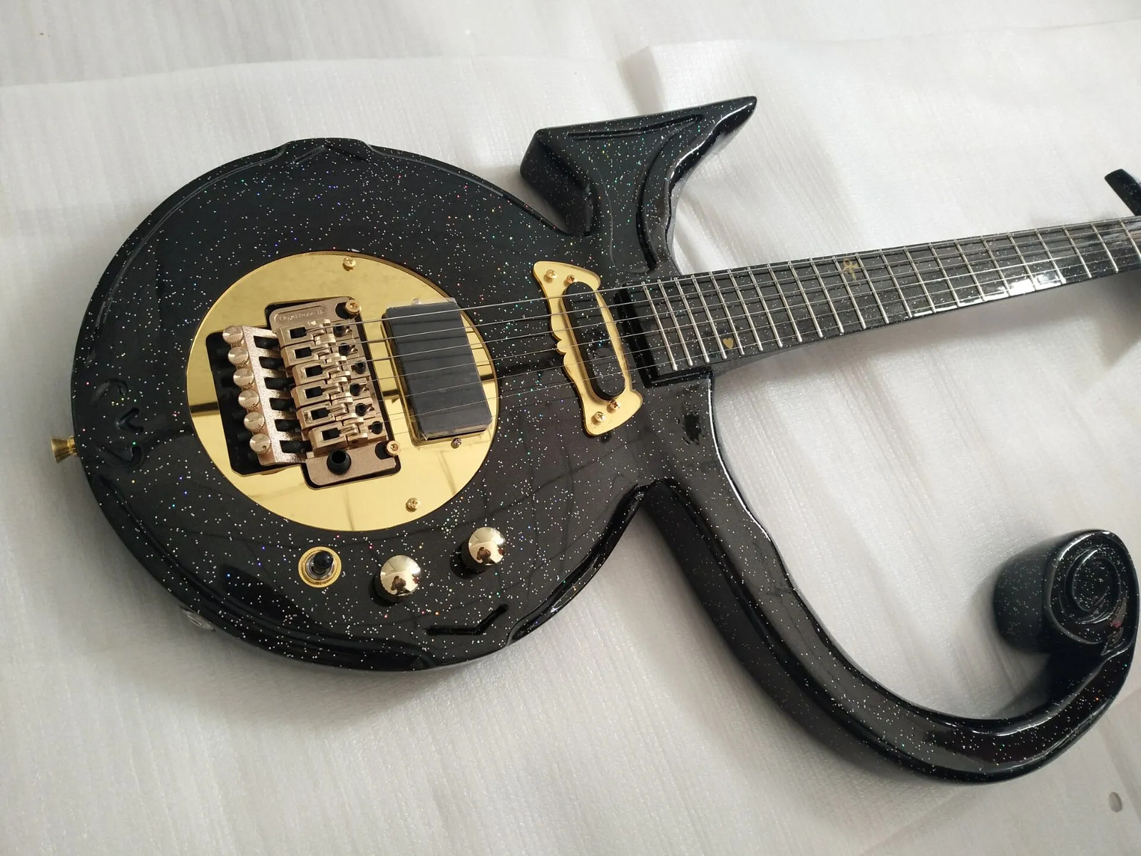 Rare Diamond Serie Prince Love Symbol Big Sparkle Metallic Black Electric Guitar