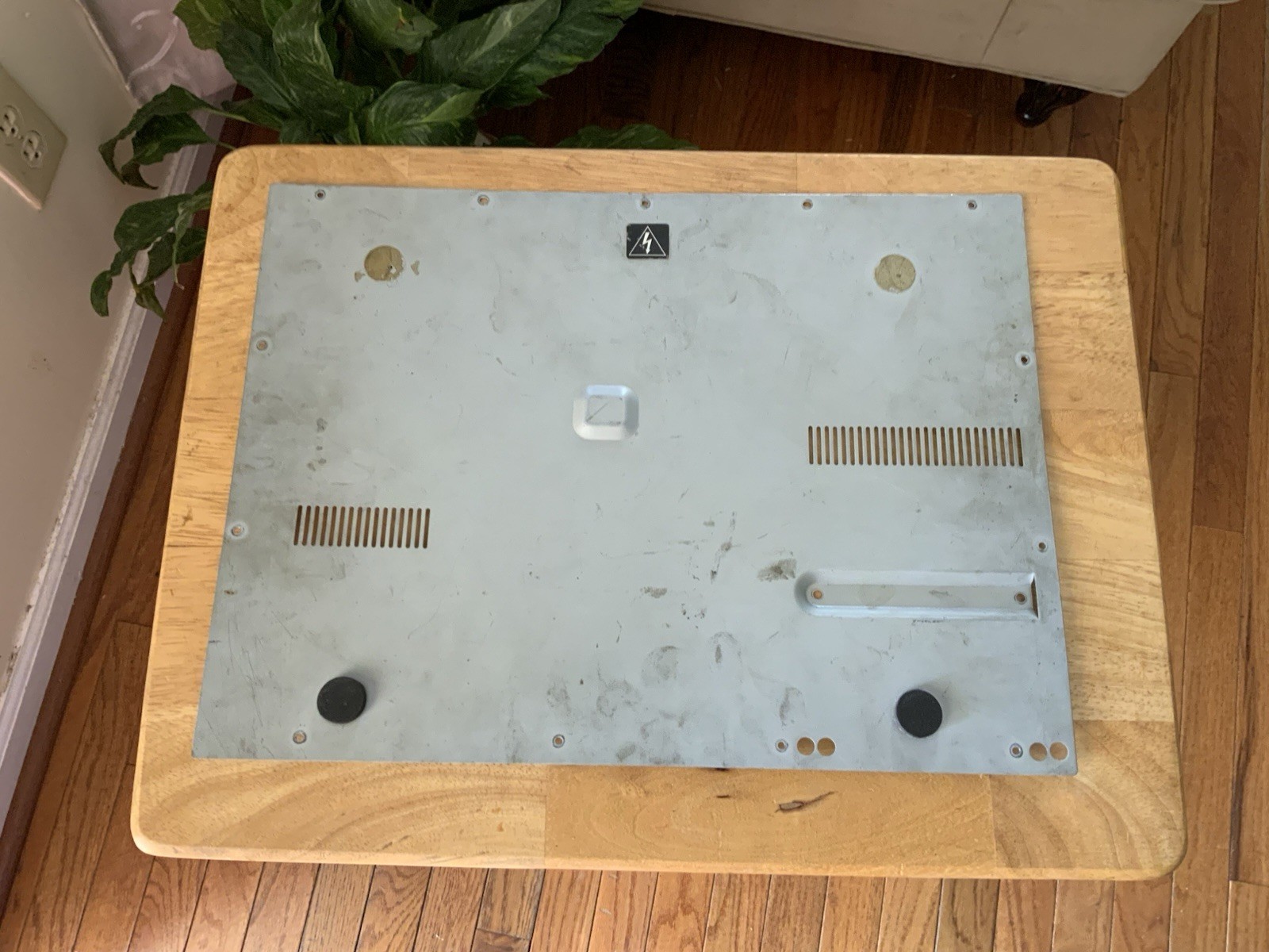 AKAI MPC2000XL Bottom Plate.
