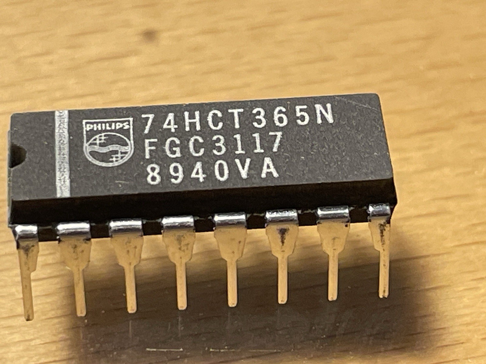 PHILIPS 74HCT365N 16PIN DIP HEX TRI-STATE BUFFER