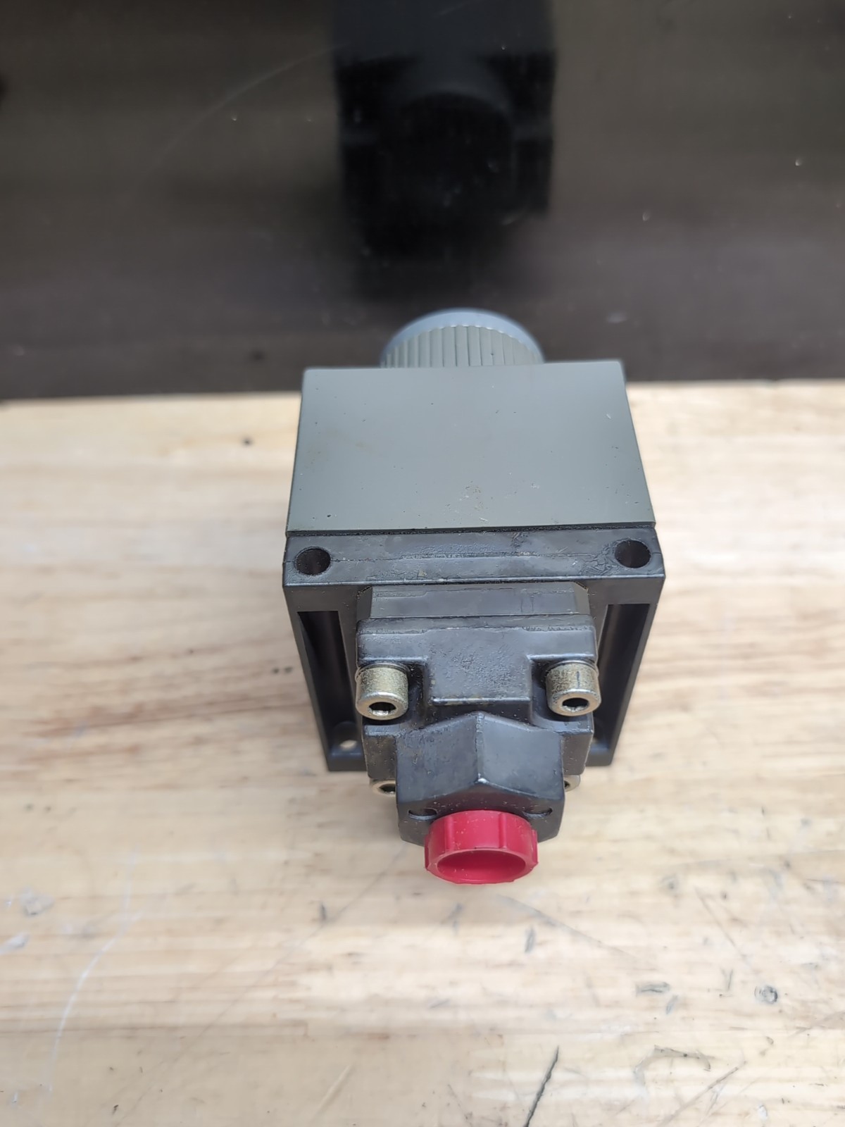Neo-Dyn 140P13C3 Adjustable Pressure Switch - New