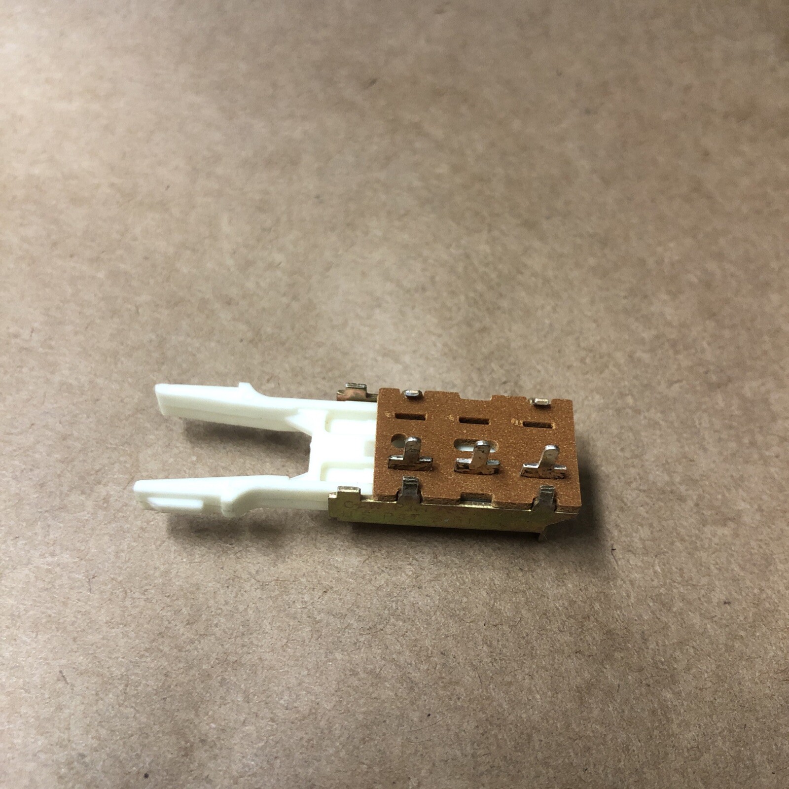 SWITCHCRAFT PART# 77031A39B