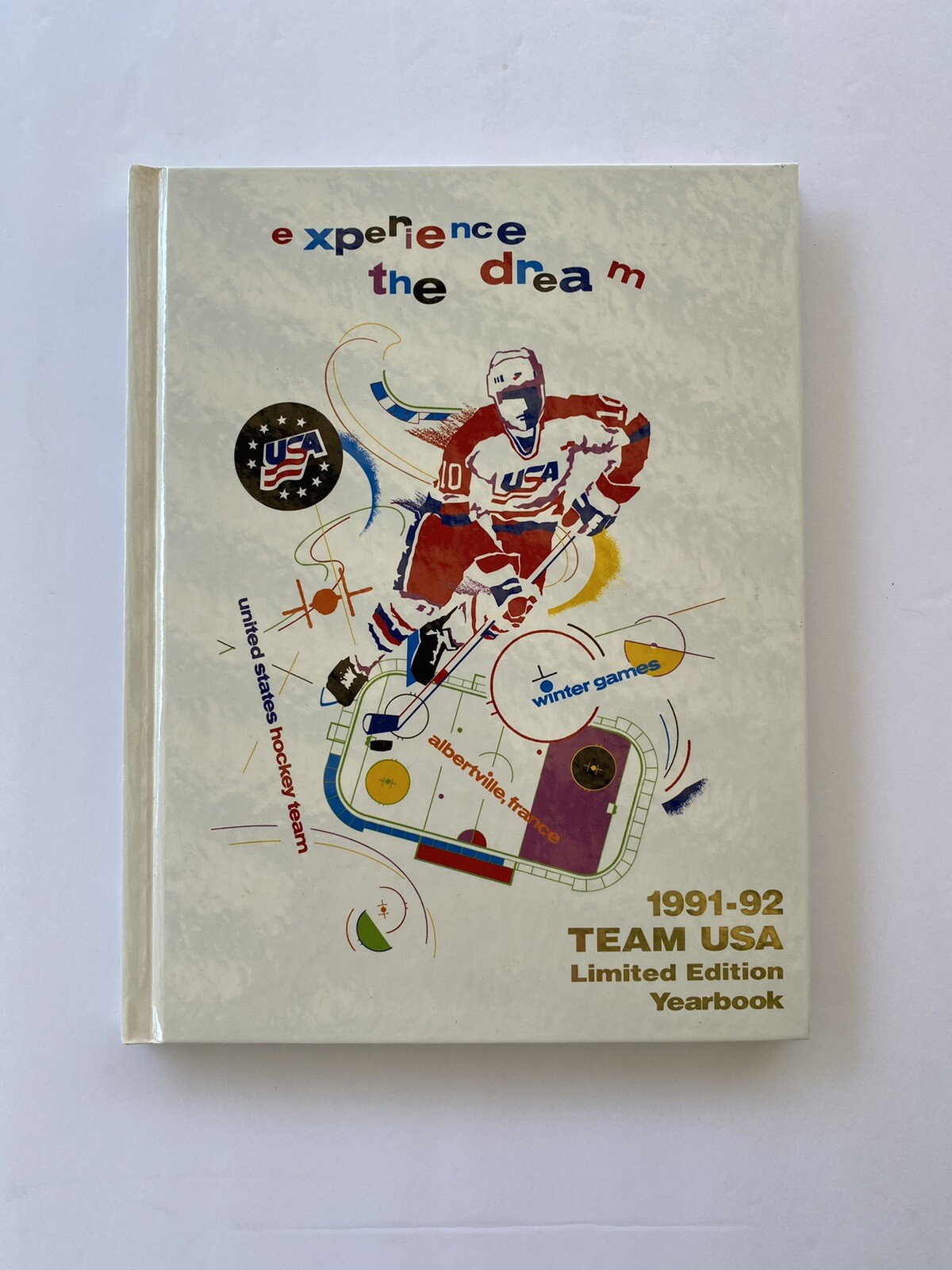 "EXPERIENCE THE DREAM" 1991-92 TEAM USA YEARBOOK - HOCKEY - Hardcover - J 2424