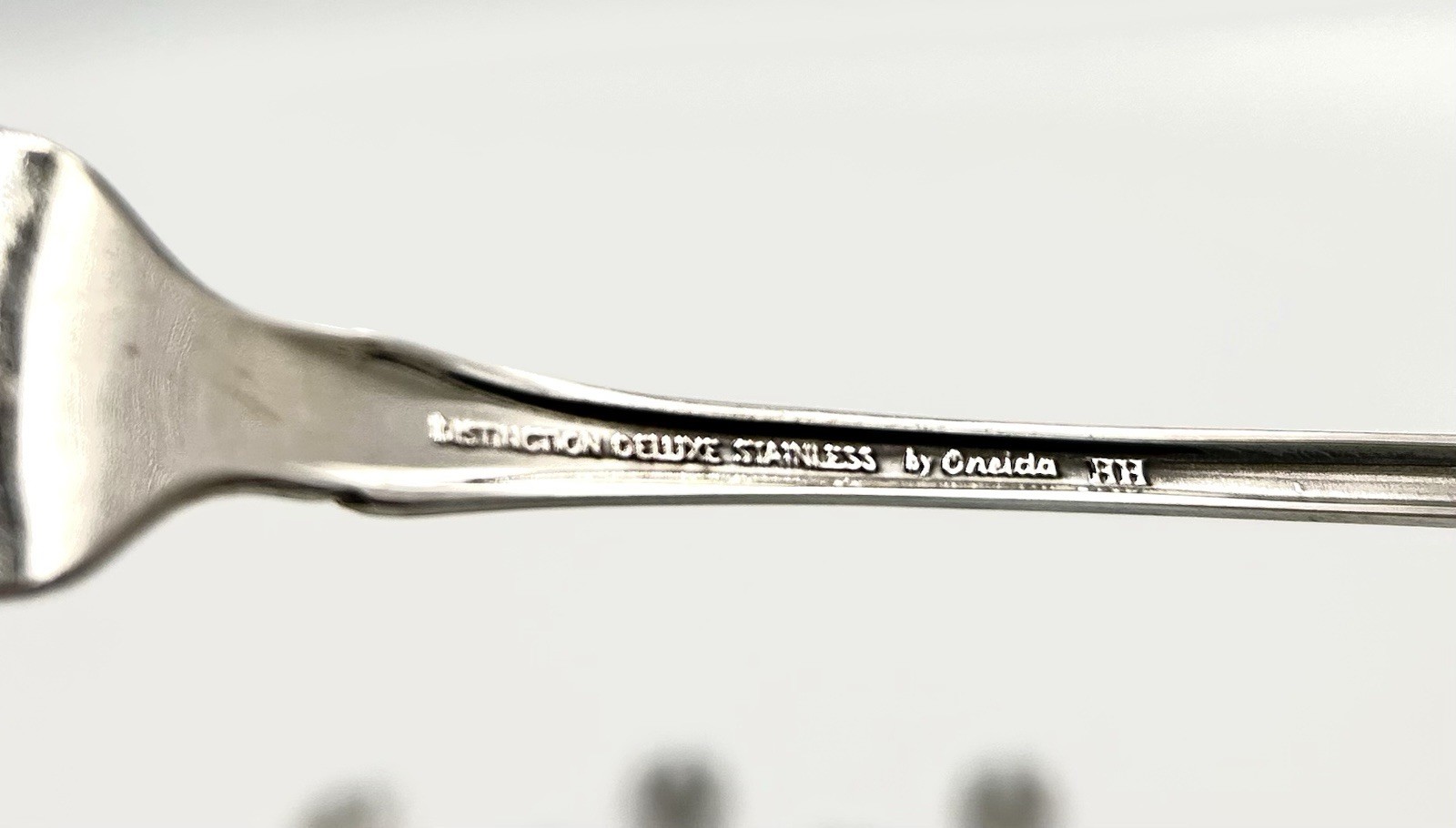 9 Cocktail Forks Oneida Raphael Distinction Deluxe Stainless Flatware