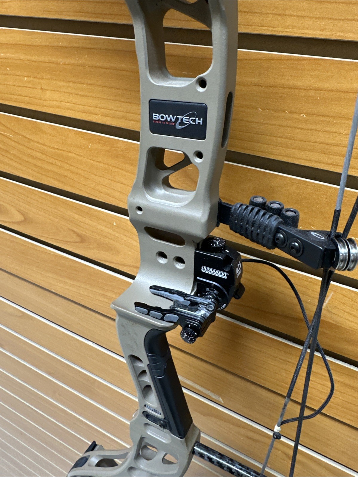 Bowtech Core SS Compound Bow - RH - 70# Max - Integrated MX2 Rest