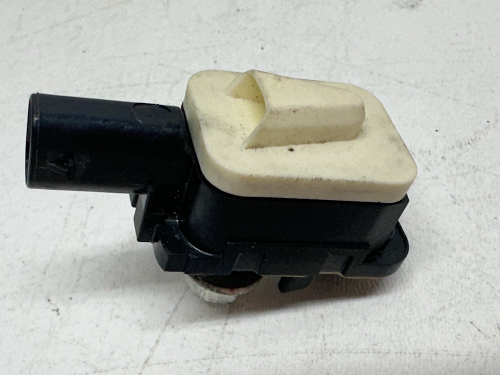 T507240 2012-2021 BMW 3, 4 Series Front Door Side Sensor F22 F23 F30 65779217711