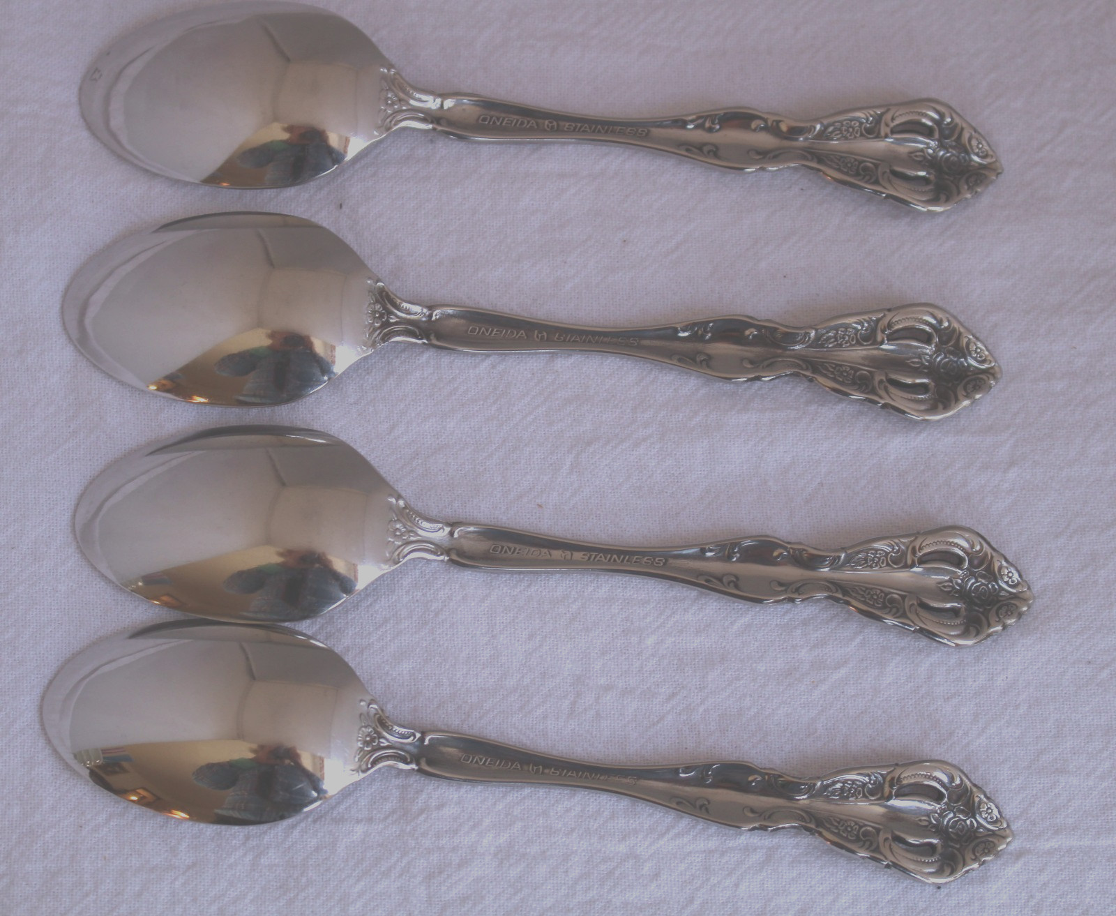 4 Oneida Stainless Cube Michelangelo TEASPOONS