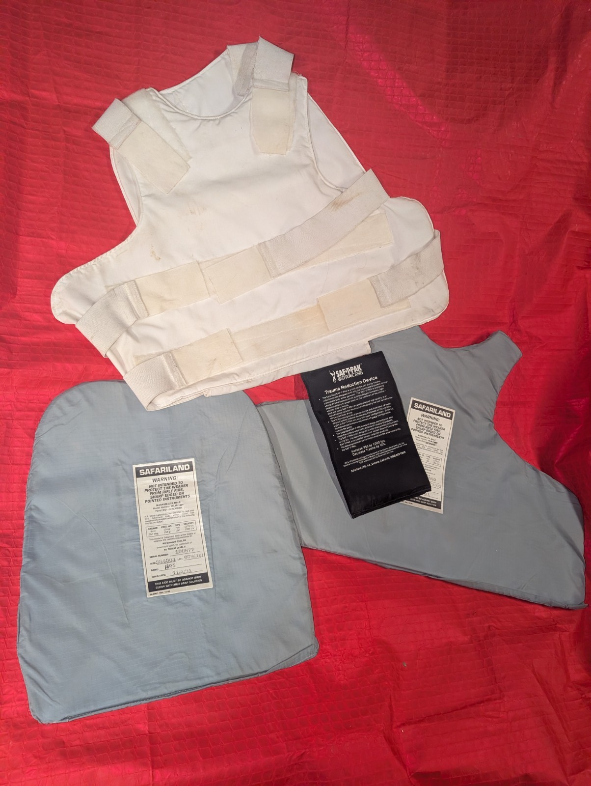 Safariland Concealable Body Armor Vest With 3 Inserts