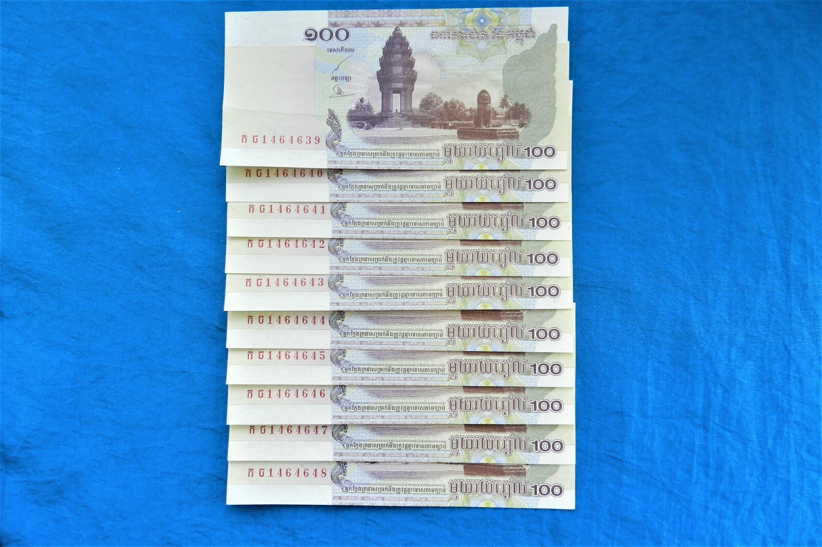 Lot of 10 2001 Cambodia 100 Riels Banknotes *Seq Serials*    *UNC*