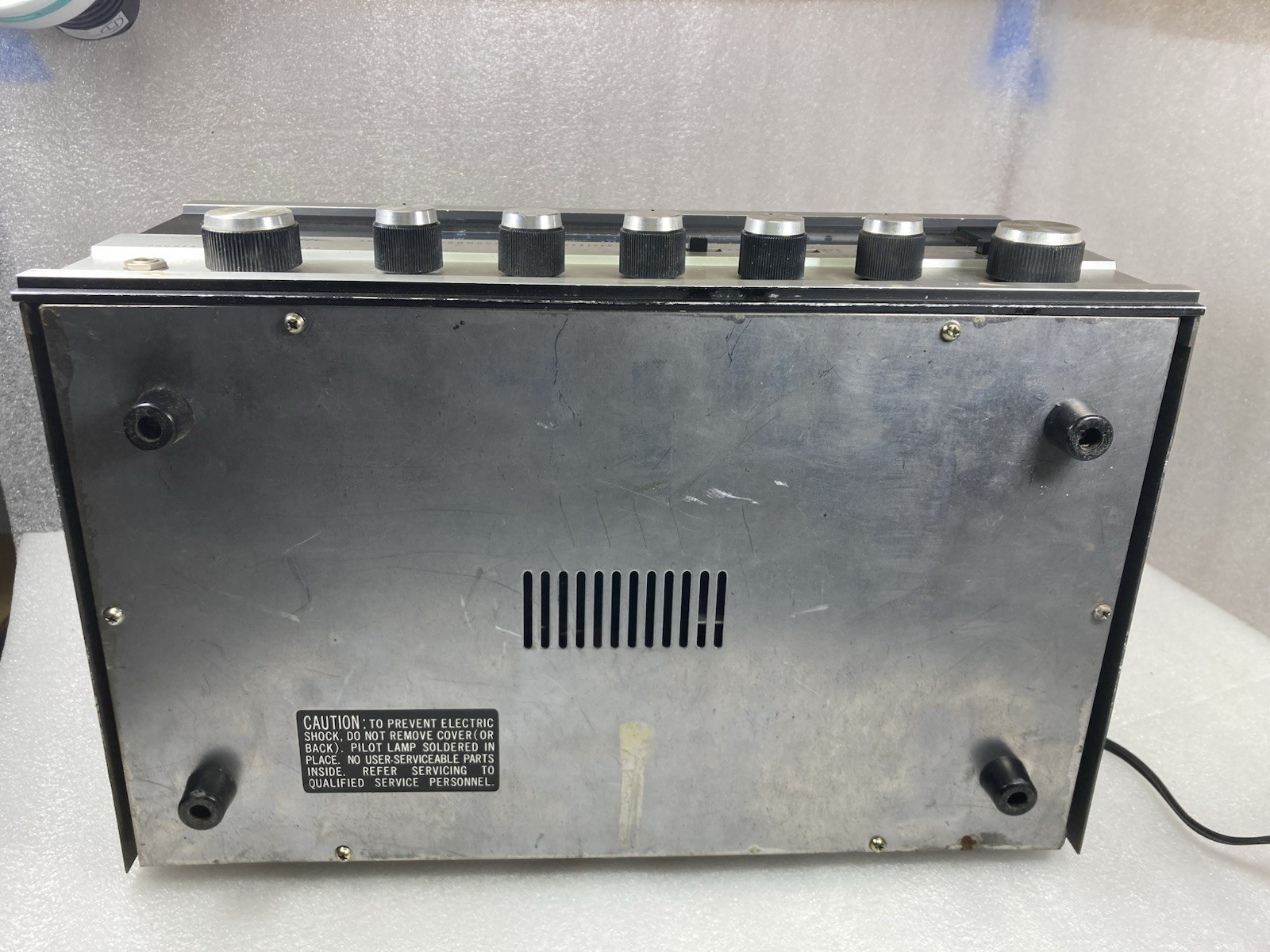 Realistic DX-160 Solid State Communications Receiver Powers On. READ