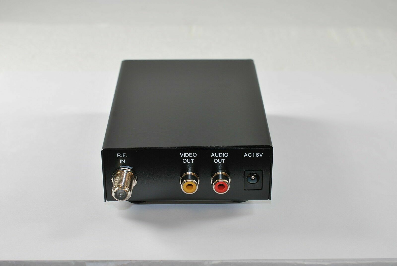 MCM 33-2060 RF Demodulator CH 3 IN Composite A/V OUT