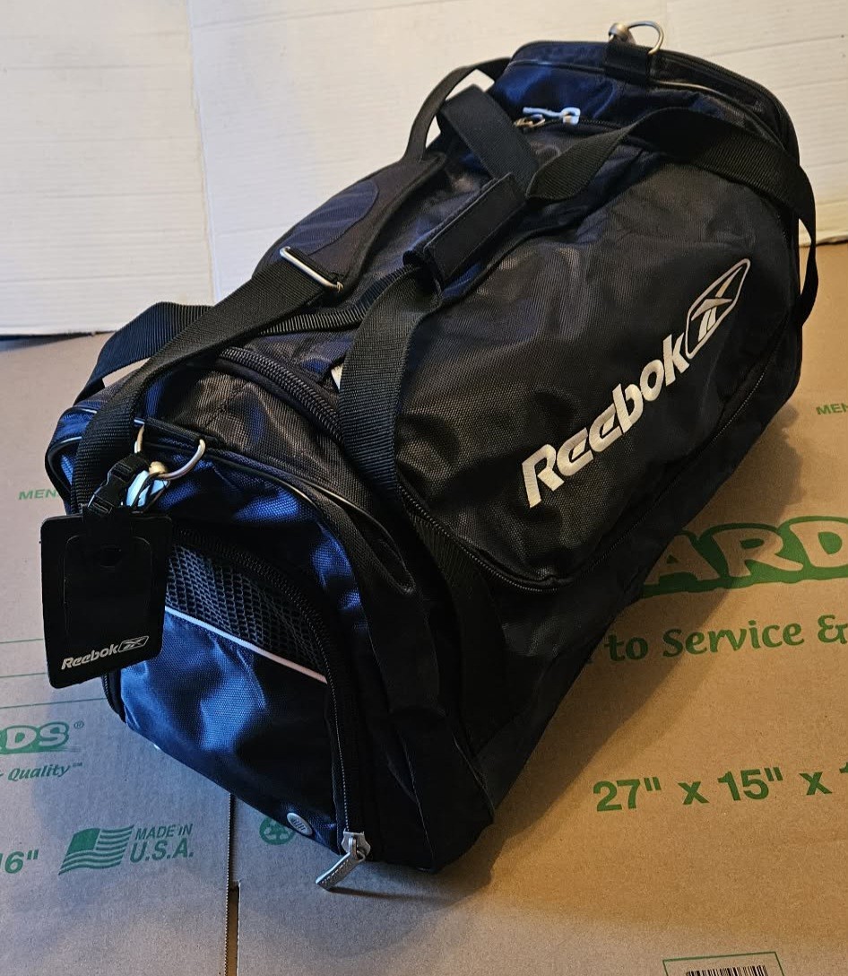 Reebok Sports Gym/sports Bag Dark Blue Duffel Bag With Strap Next To New * Nice