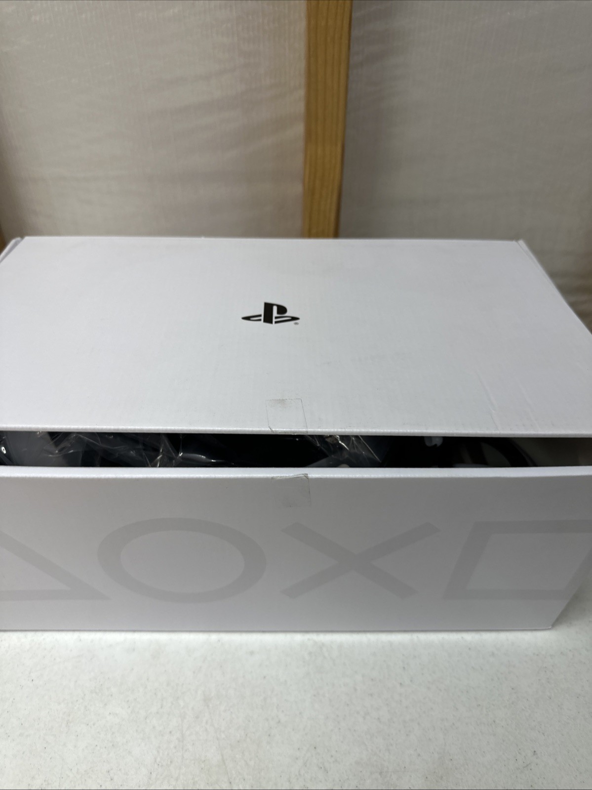 SONY PLAYSTATION VR HEADSET, W/CONTROLLERS,  CFI-ZVR1 (P24032599)
