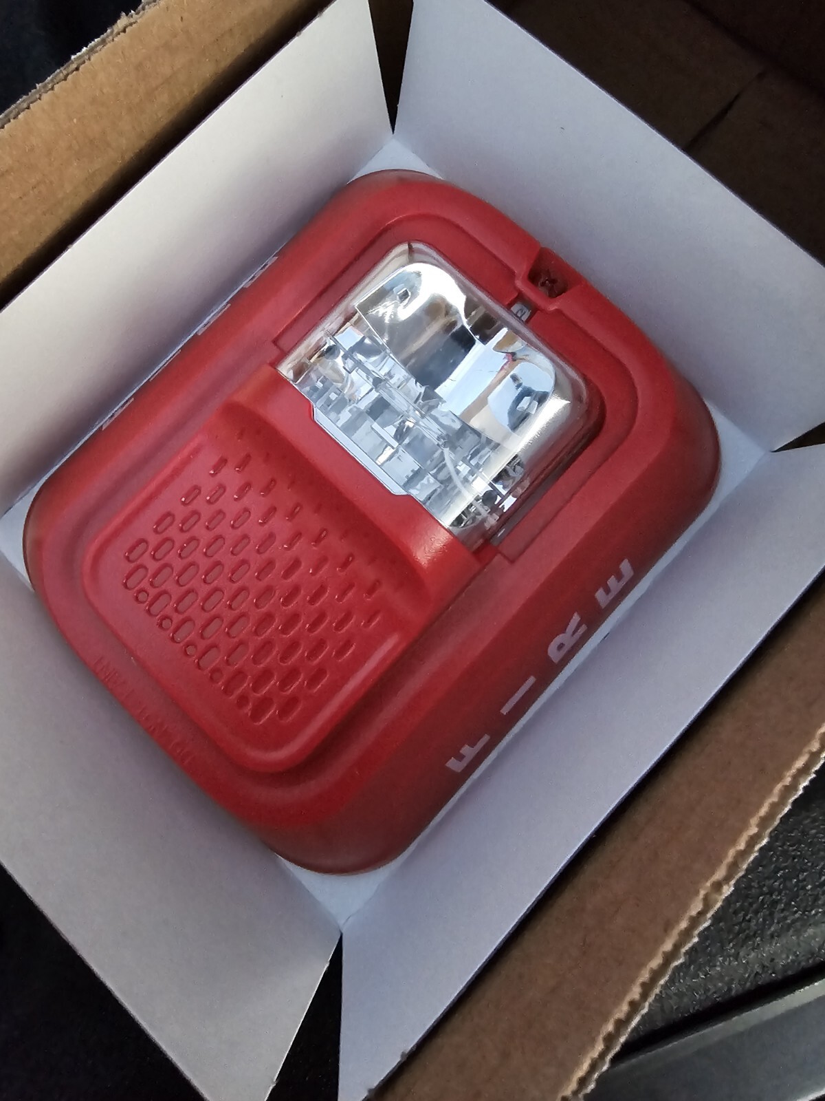 System Sensor SRL | RED WALL MOUNT STROBE