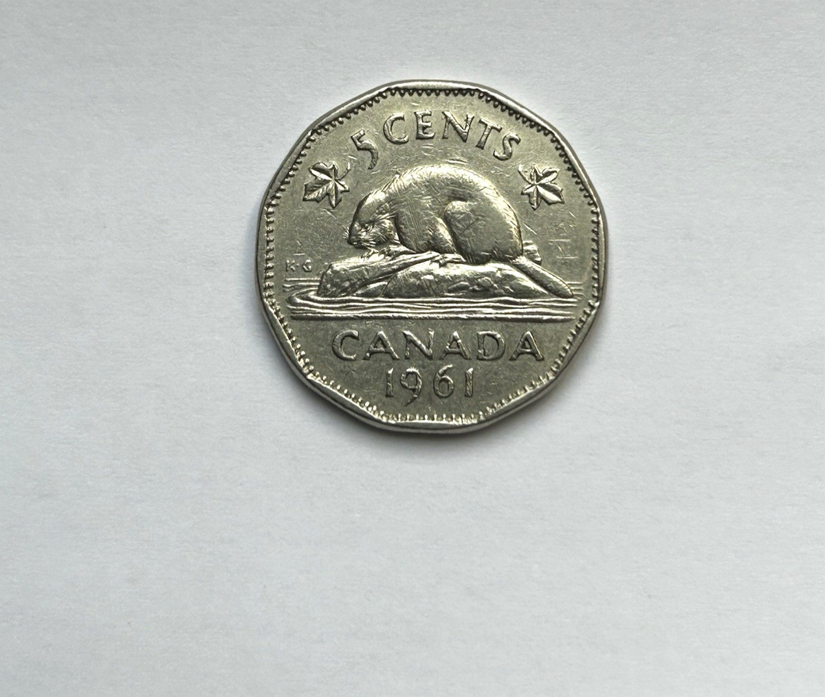 Canada 5 cents  coin - Queen Elizabeth II - first portrait - 1961