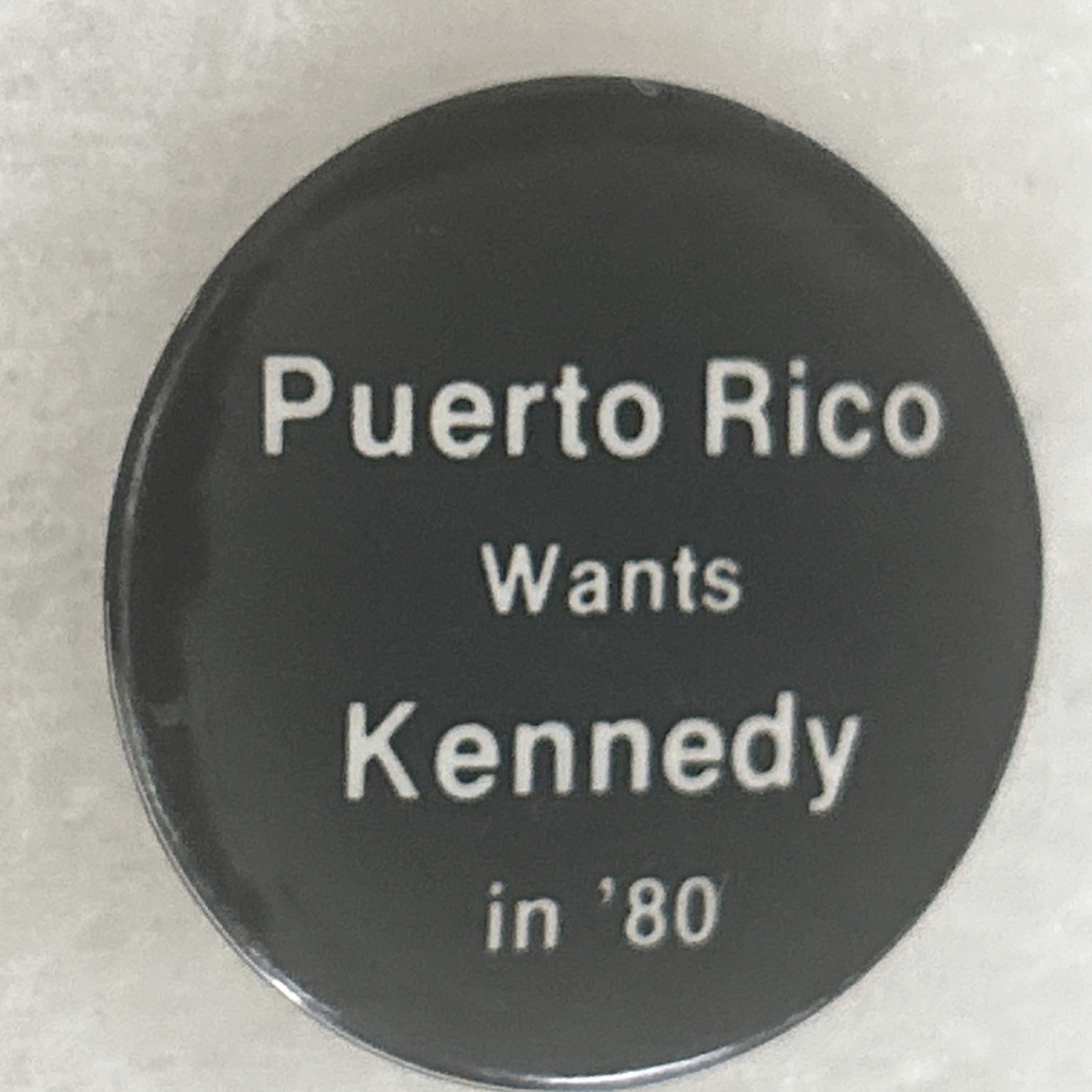 Puerto Rico Wants Kennedy in ‘80   1 1/2” pinback button pin