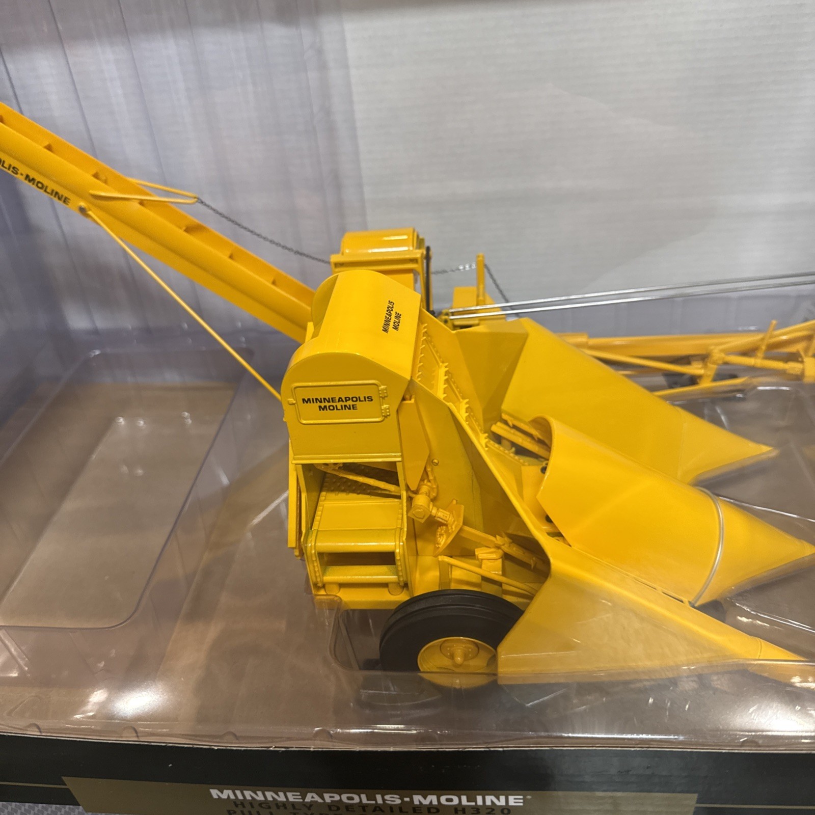 SpecCast Minneapolis Moline H320 Pull Type Corn Picker 1/16 SCT994