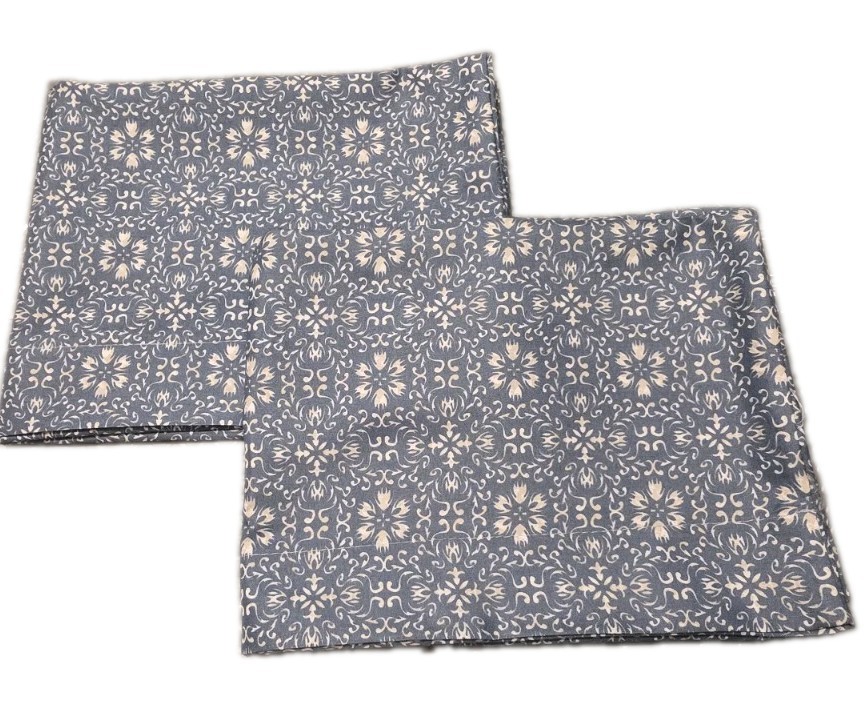 Set Of 2 Country Blue Pillowcases W/white Flowers 100% Polyester 20 X 32 St/ Qu