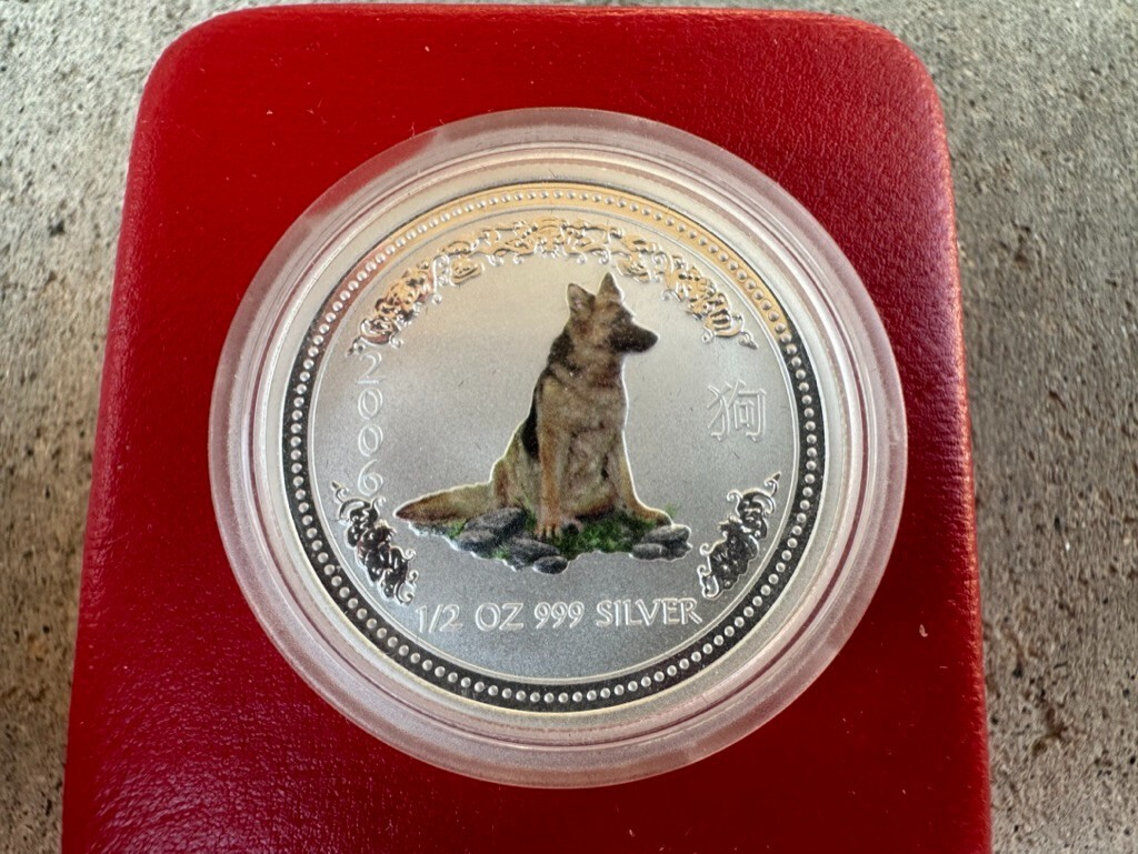 Australia 50 Cents Year of the Dog 1/2 Oz Lunar Series I coin 2006  ( color ) ()