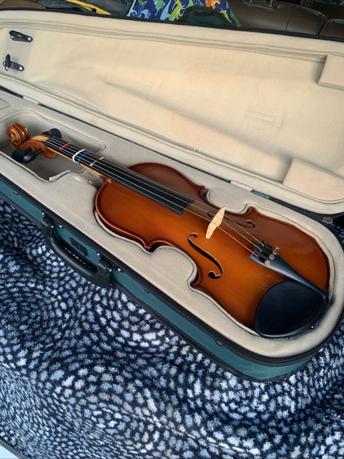 Patatino VN-360  3/4 Violin With Case ( Missing One String)