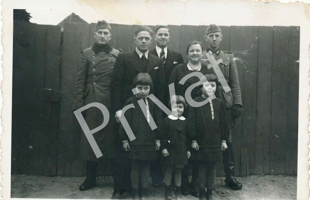 Photo WKII Mountain Troops Regiment 100 Wehrmacht Family Photo A1.84