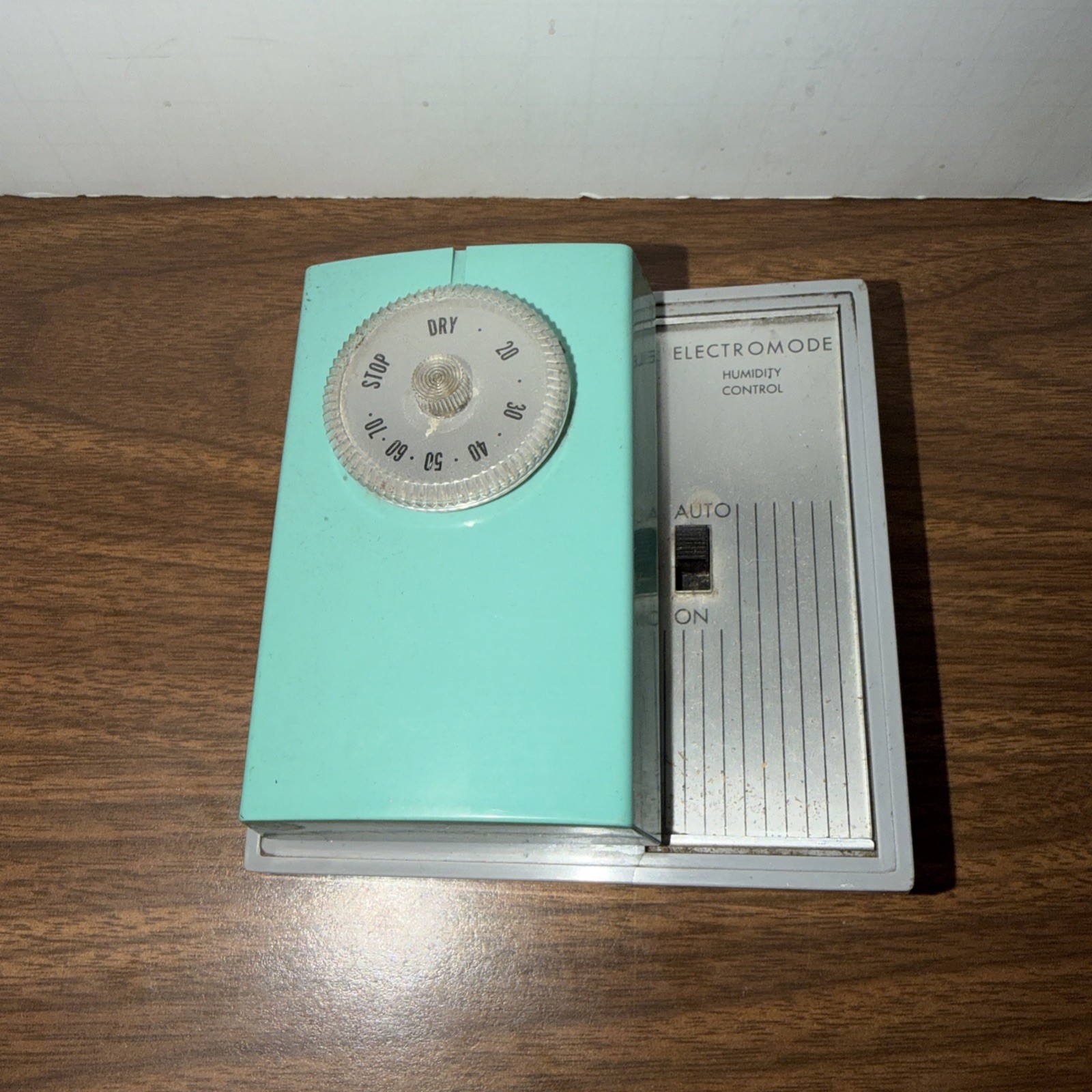 Vintage Electromode Humidity Control With Auto/On Switch