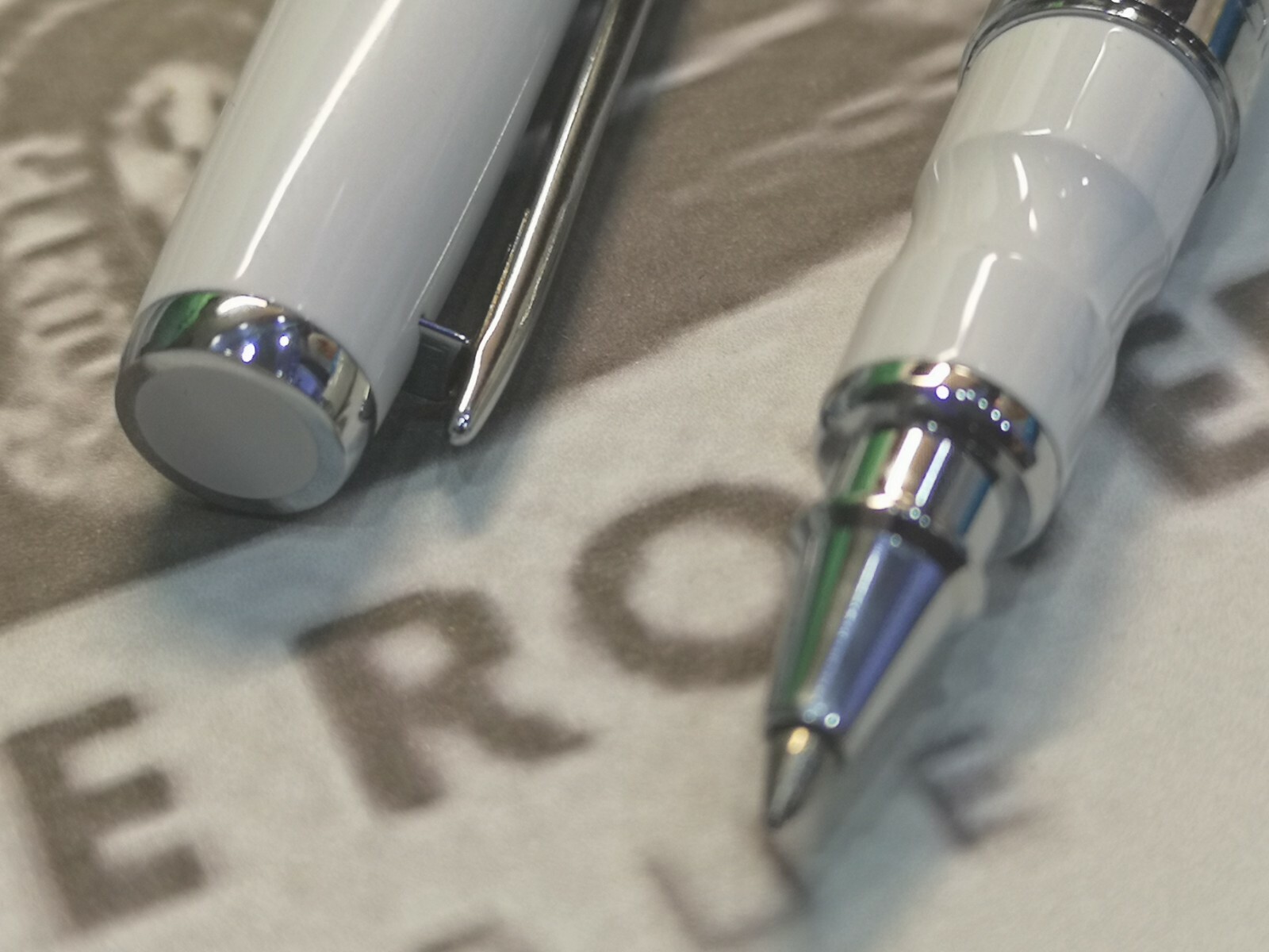 RANGE ROVER EVOQUE Collection Roller Ball point Pen New Genuine Black & Blue ink