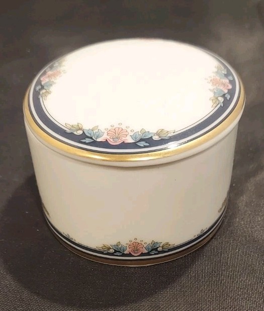 Gorham Chantilly Oval Trinket Box