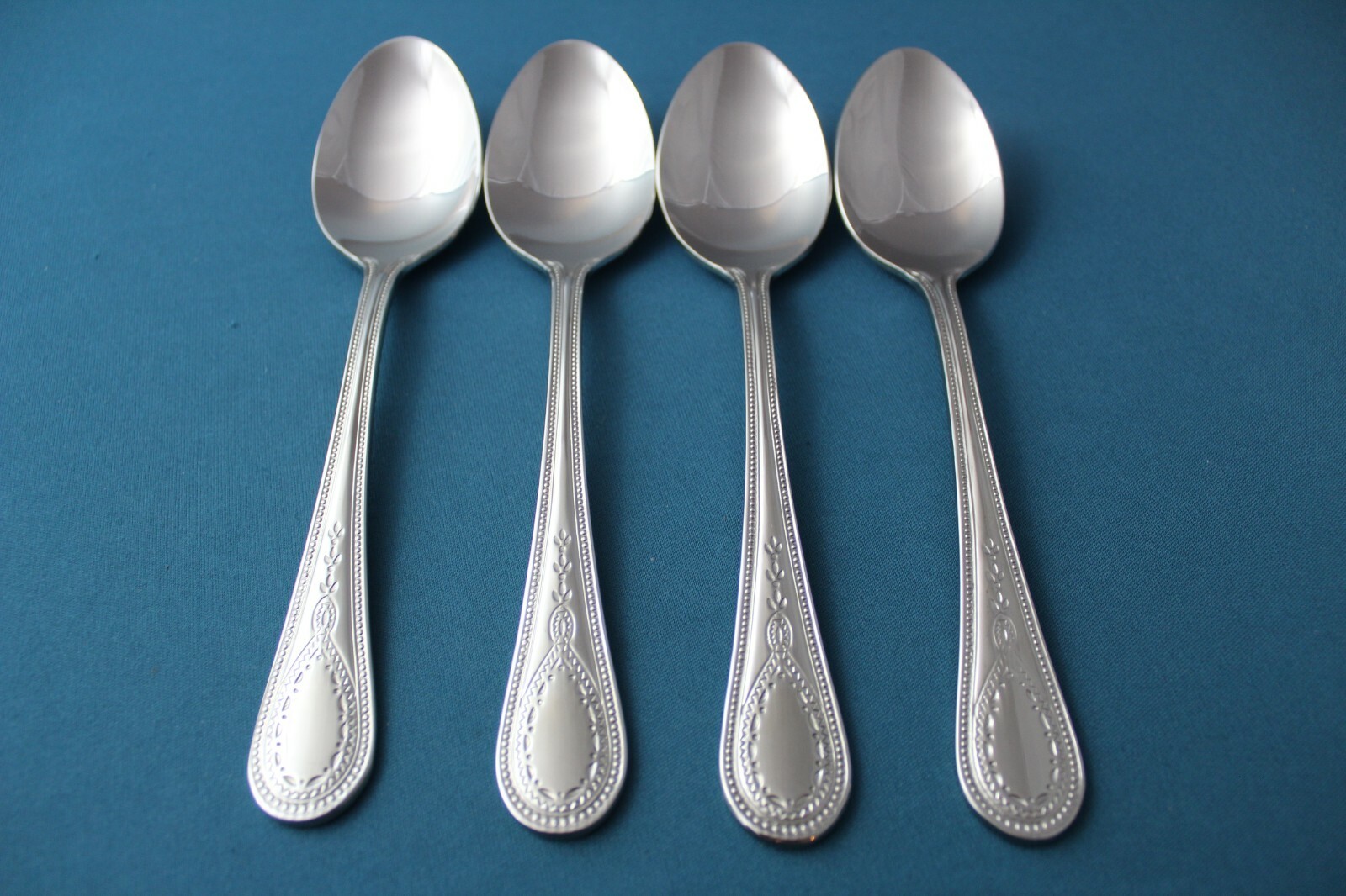 Wallace CONTINENTAL BATEMAN Place Soup Spoons (Set of 4) China LIGHT USE 7 3/8"