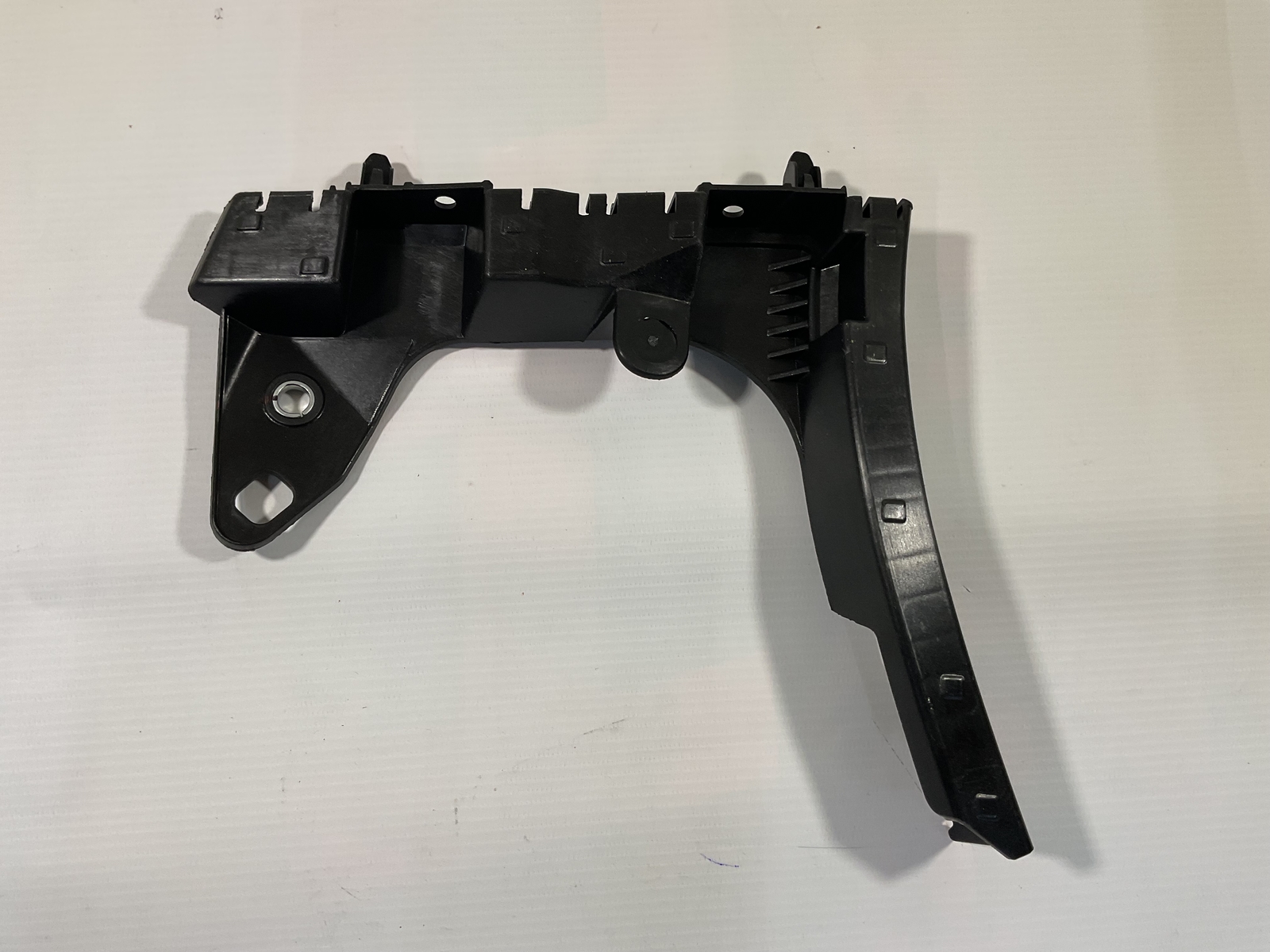 2023-2025 COLORADO DRIVER SIDE FRONT BUMPER BRACKET GUIDE NEW GM # 84785994