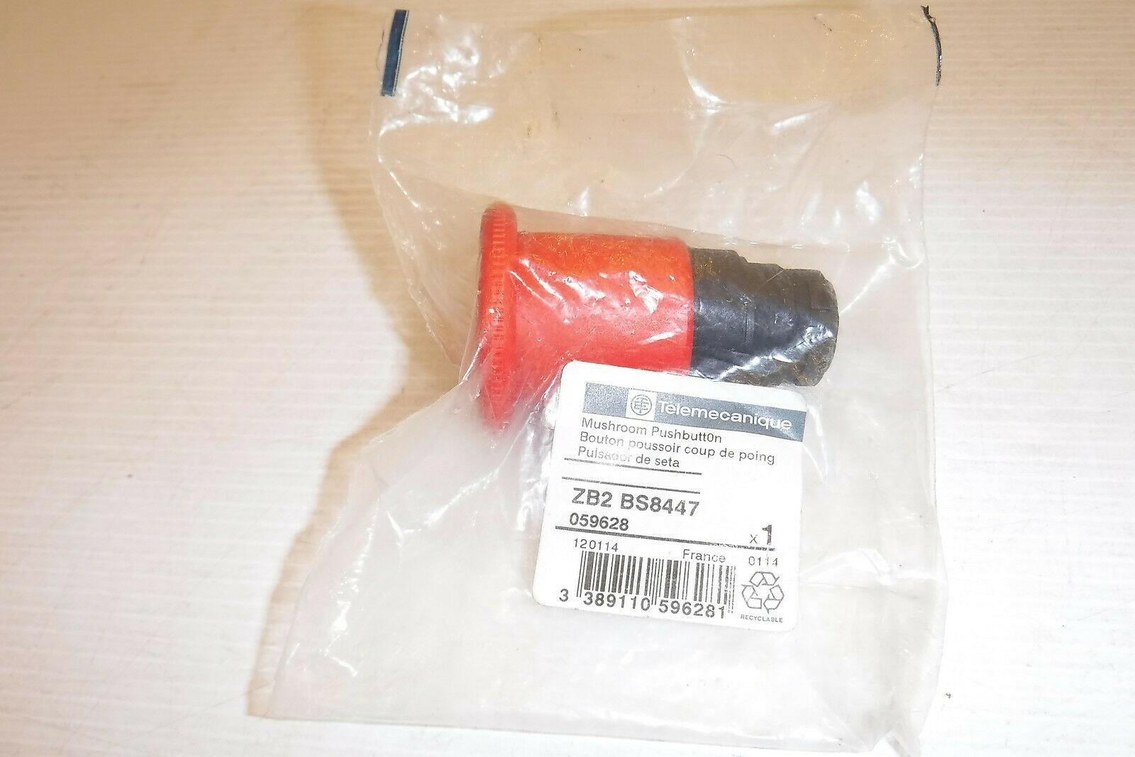 TELEMECANIQUE ZB2 BS8447 PUSHBUTTON NON ILLUMINATED NIB