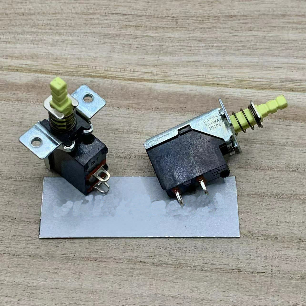 1PC Self-locking button power switch TV-3 with lock 2pins 250V SS-160-7