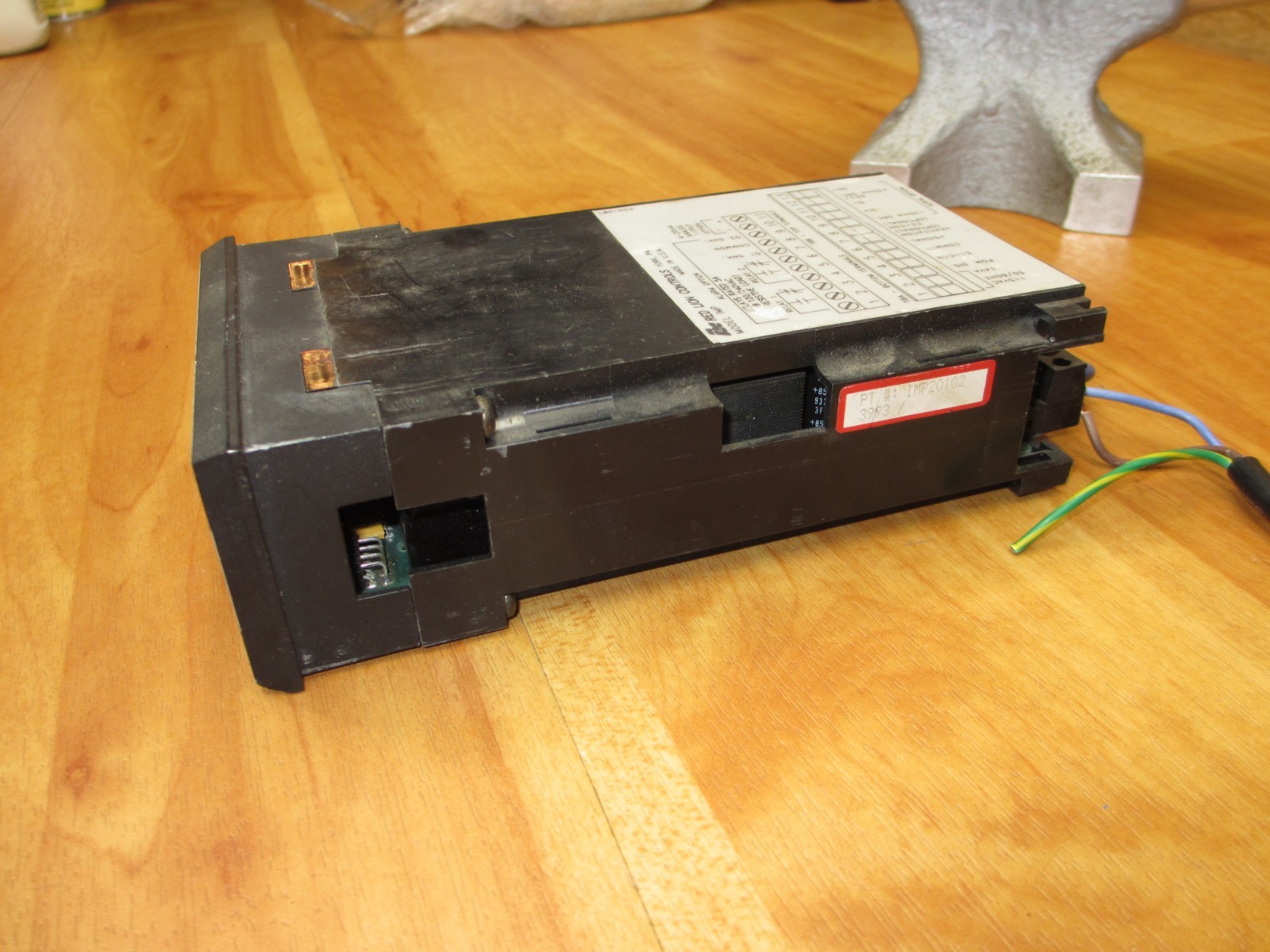Red Lion Controls IMP20102*USED POWERS UP* Panel Meter