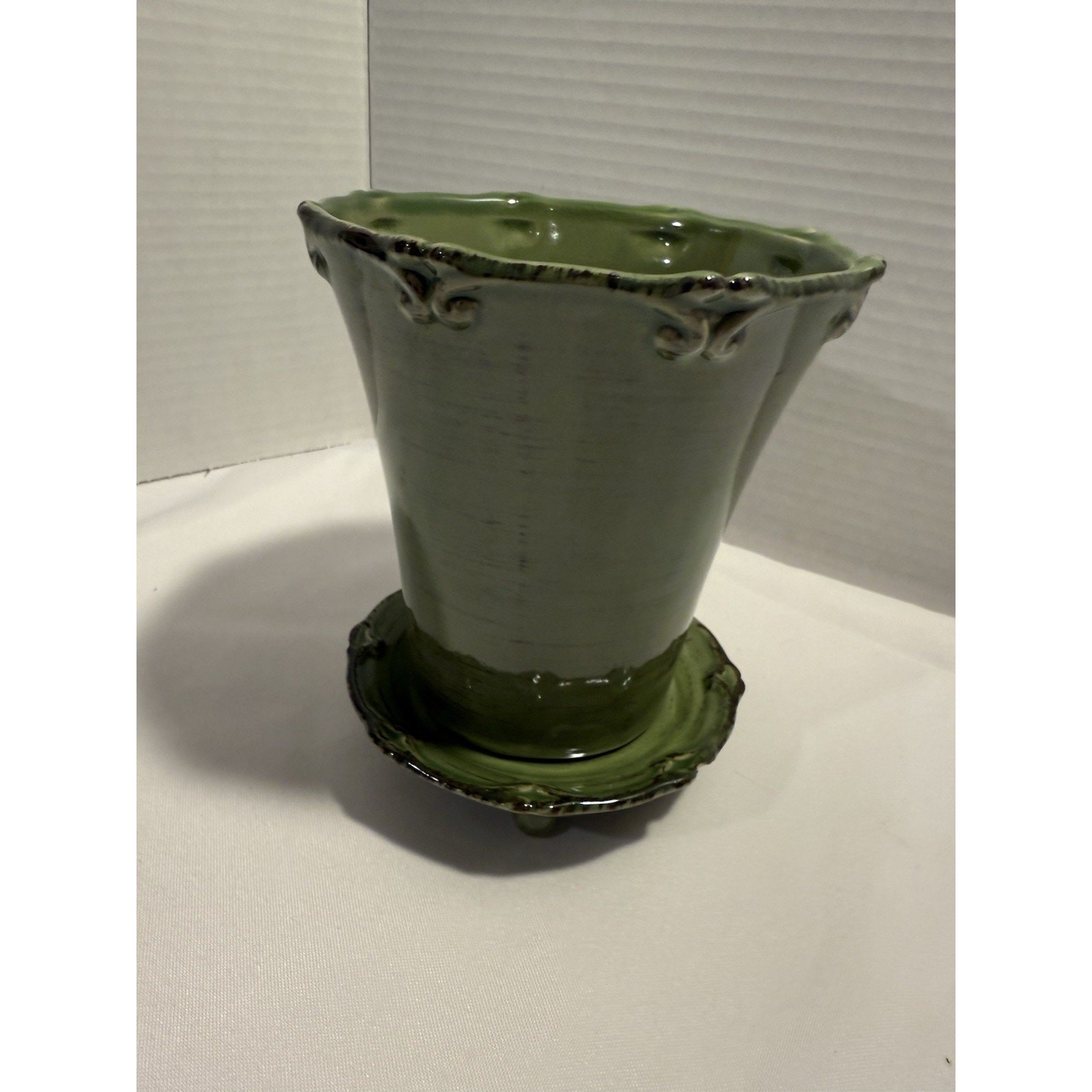 Ceramic Green Planter Round w/ decorative footed plate, French Country, Shabby