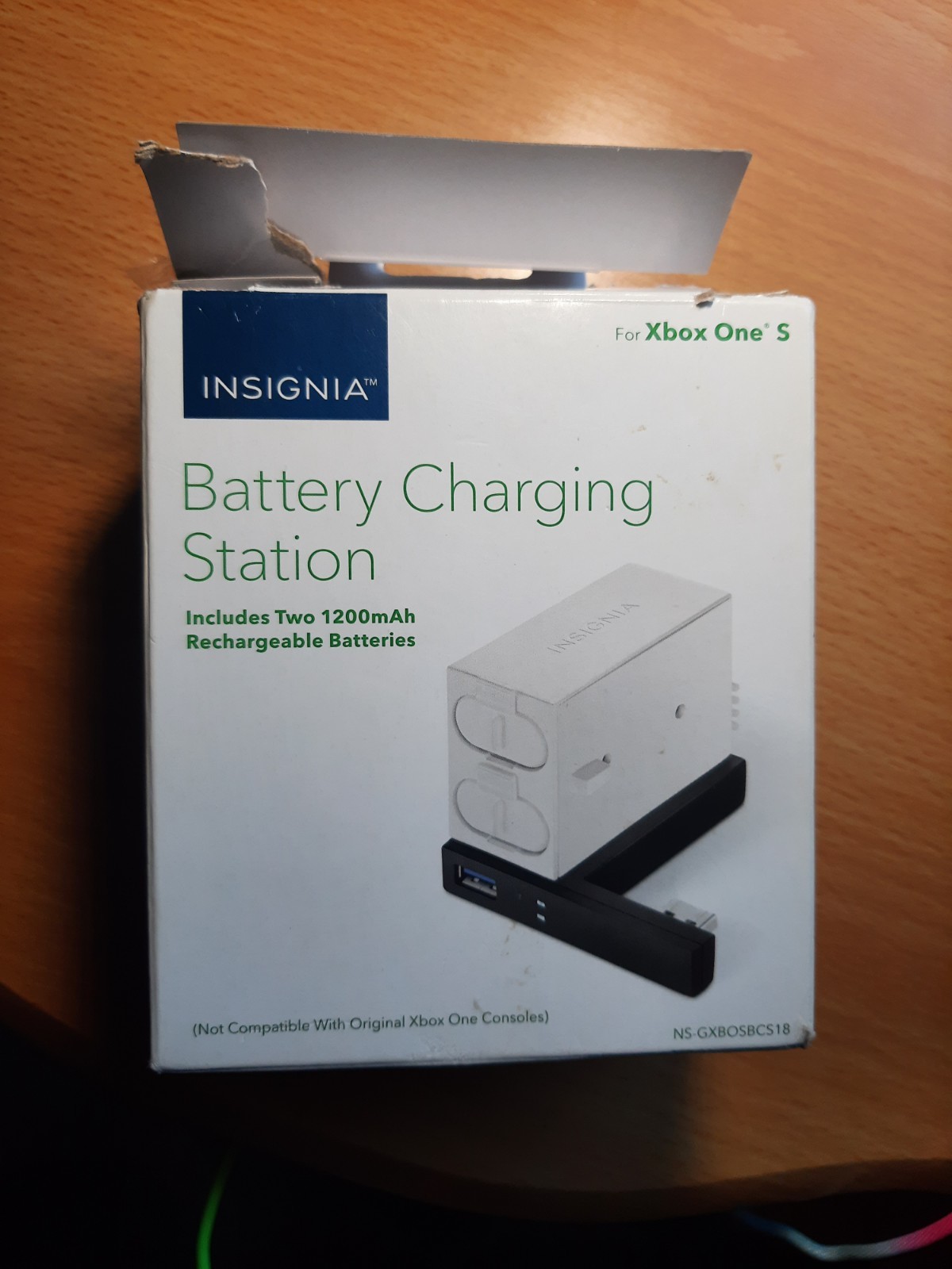 Insignia Dock Dual Battery Charger for Xbox One S Only White/Black Color
