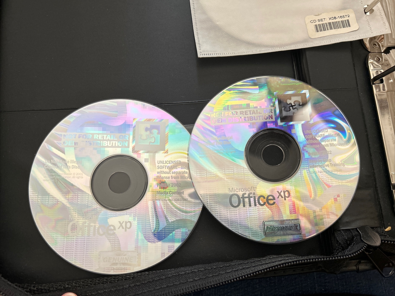 Microsoft TechNet Plus Binder +6 Software CDs XP & Office 2003 Business Manager