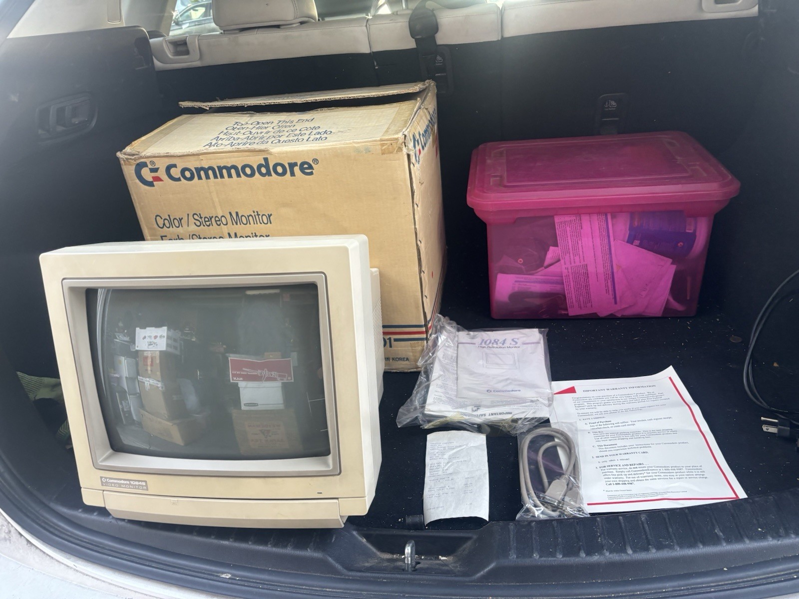 Commodore 1084s CRT Monitor Amiga Color Stereo Monitor W/ Box & Receipt! As Is
