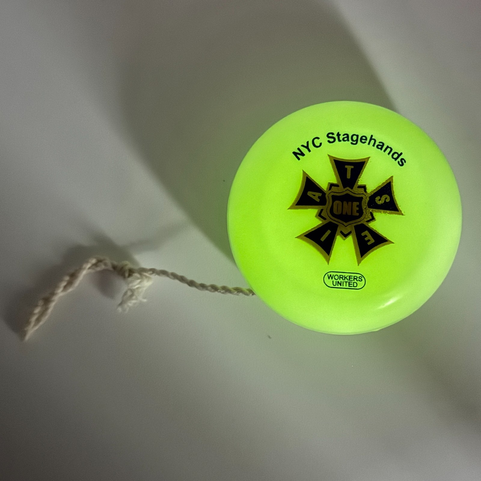 80s vtg IATSE Local 1 Stagehand Union GLOW-IN-THE-DARK Yo-Yo Toy Swag NY NYC 90s