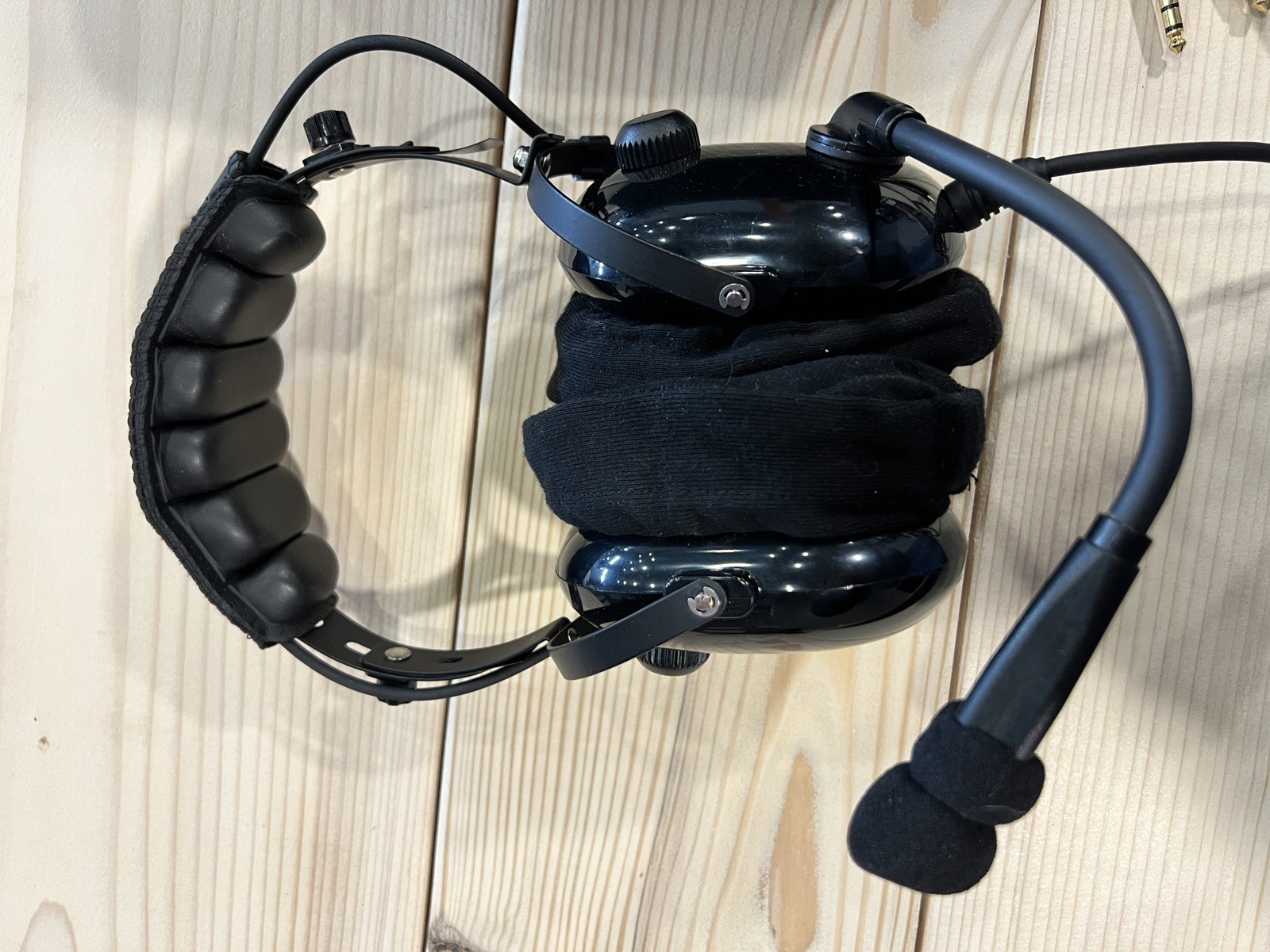 KORE KA-1 Premium Aviation Headset Dual GA Plugs w/ Bag – Excellent Condition