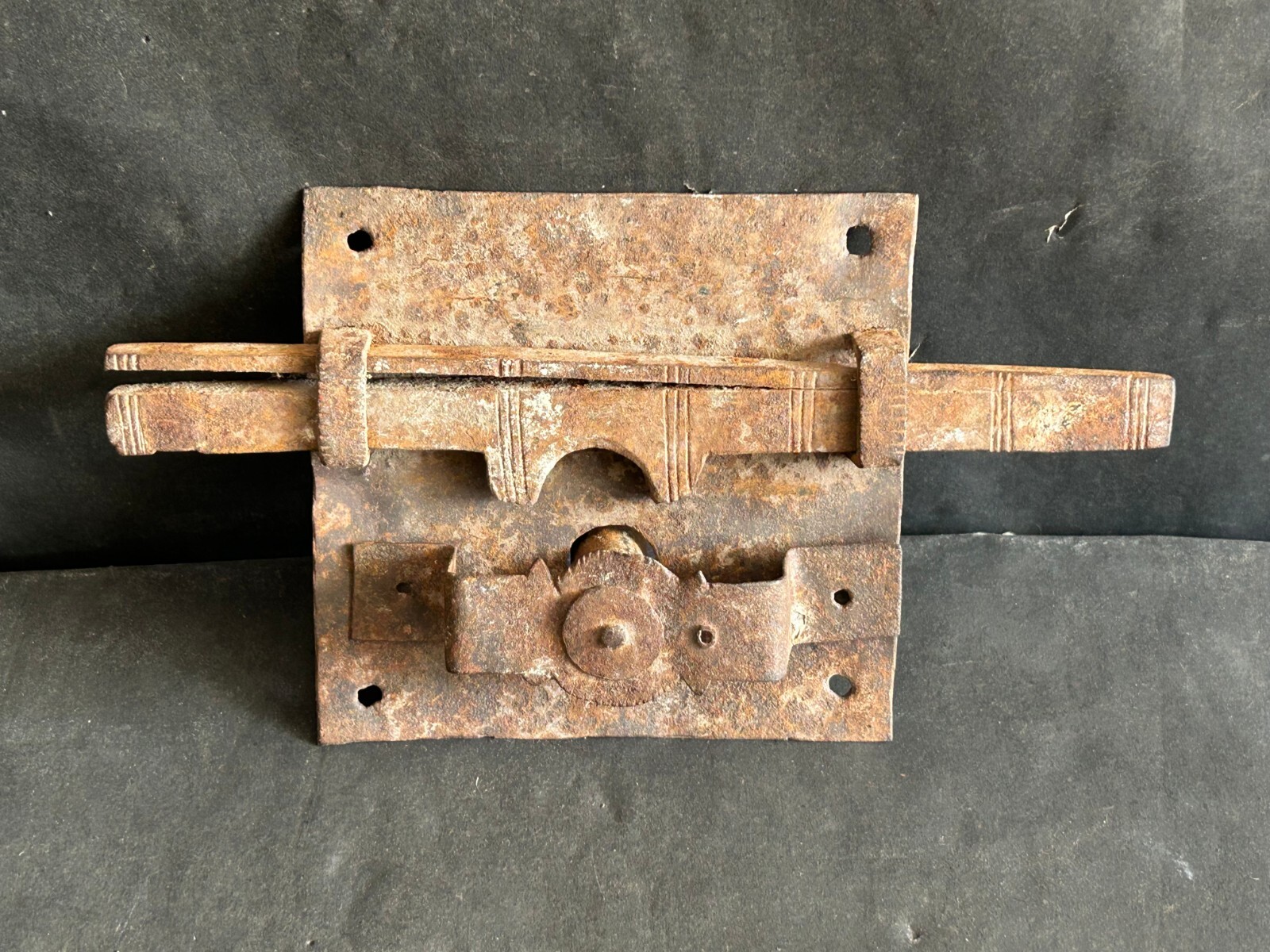 1930's OLD VINTAGE HANDMADE RUSTIC IRON PADLOCK MULTIPURPOSE USE COLLECTIBLE