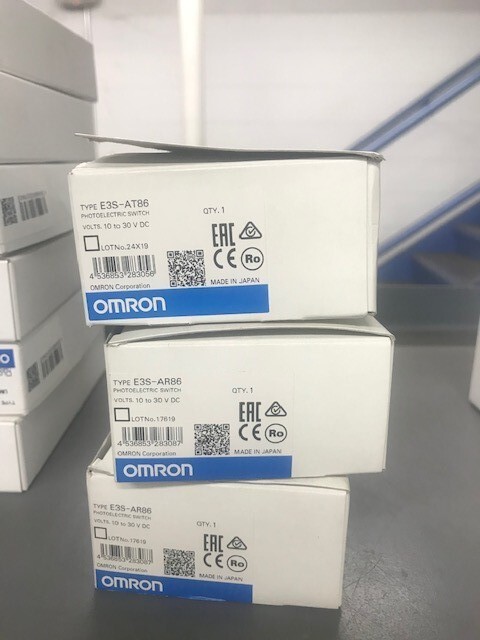 Omron E3S-AT86 PHOTO ELECTRIC OPPOSED MODE PNP SENSOR M12 CONNECTOR (Brand New)