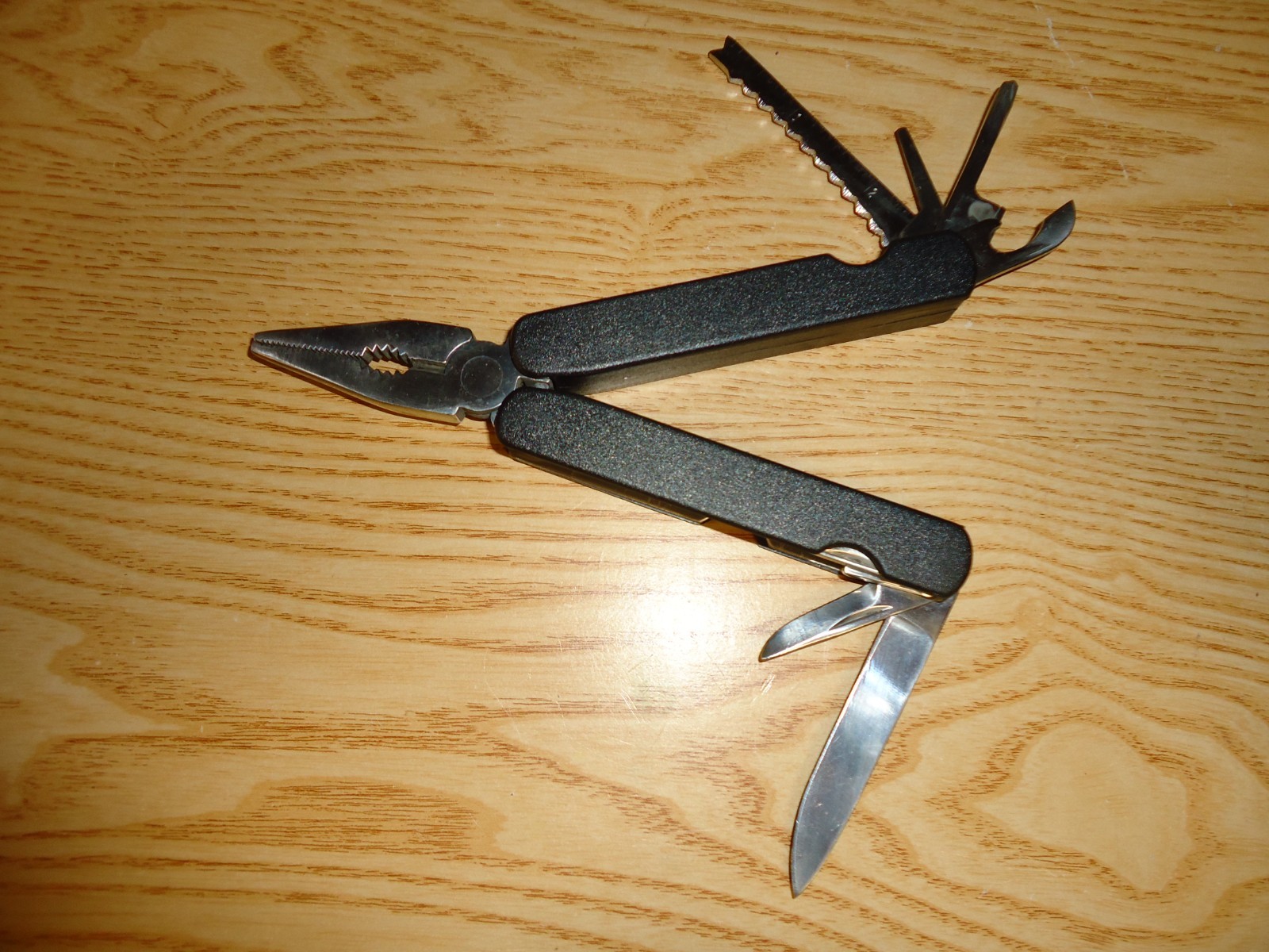 12-in-1 Multitool Black Stainless Steel / Self-locking Foldable w/ Sheath