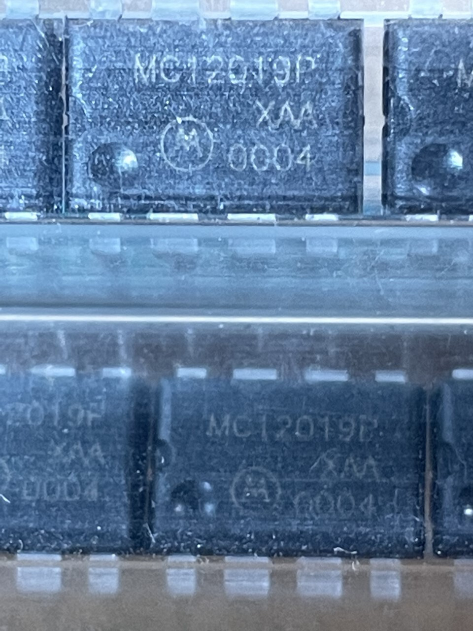 A lot of TWO (2) Motorola MC12019P, DIP8 Prescaler